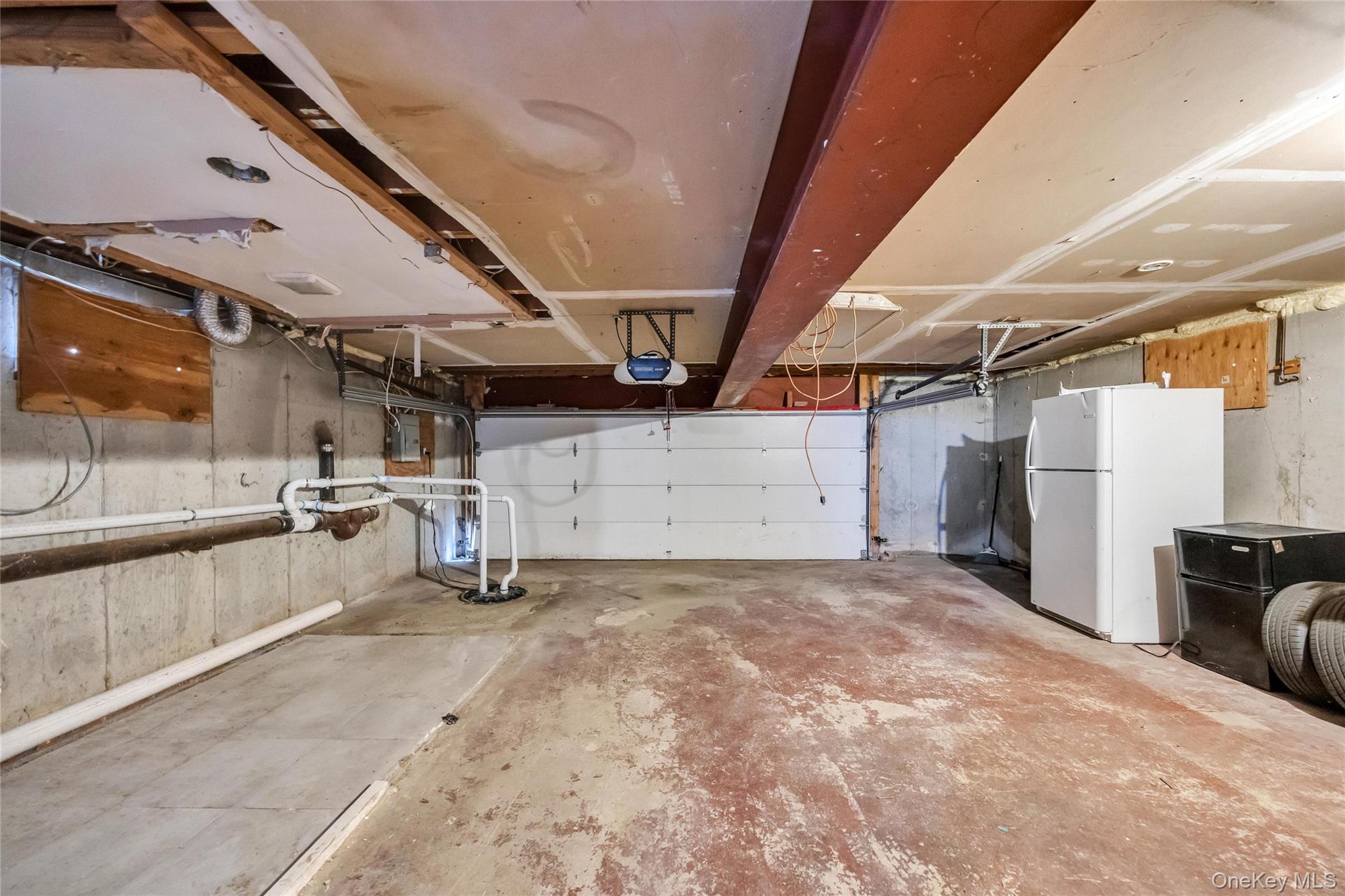 20 E Pine Street Property Photo 37