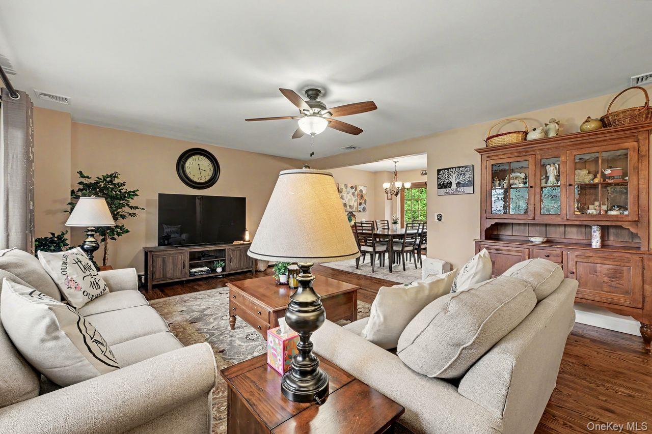 19 Lindy Drive Property Photo 6