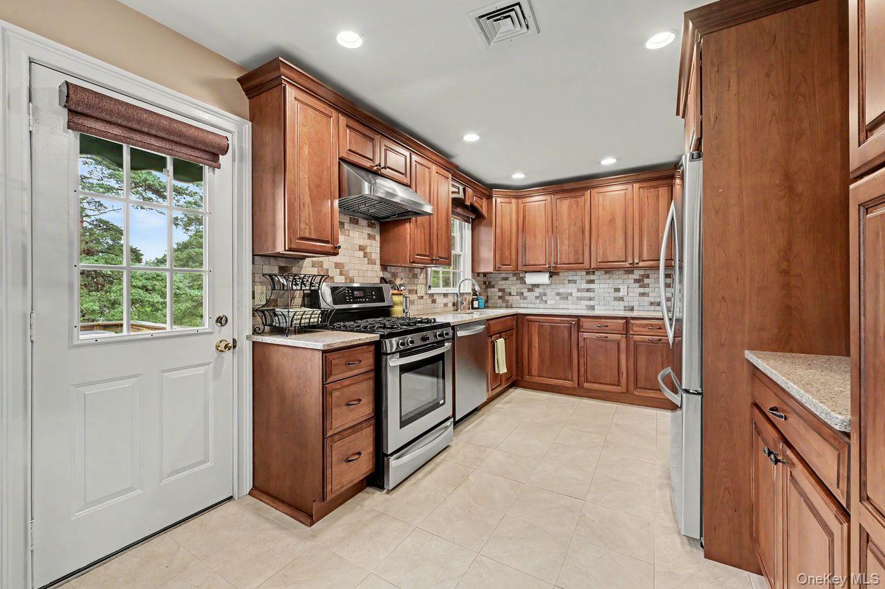 19 Lindy Drive Property Photo 12
