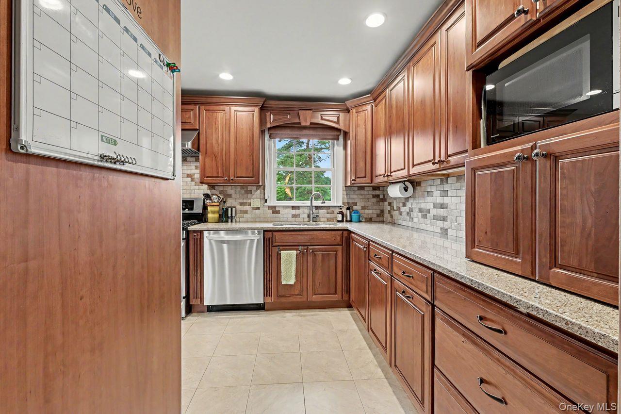 19 Lindy Drive Property Photo 13