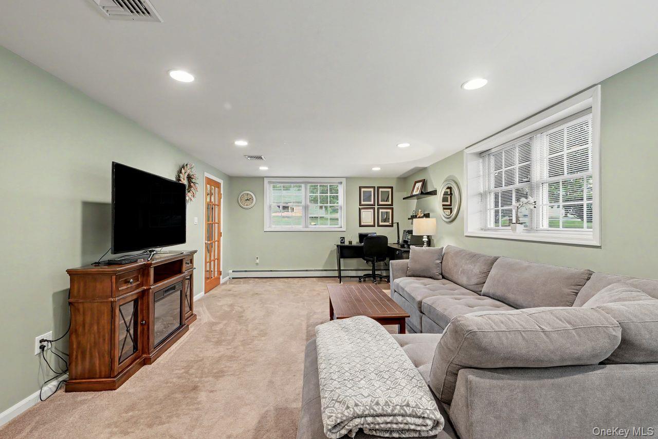 19 Lindy Drive Property Photo 30