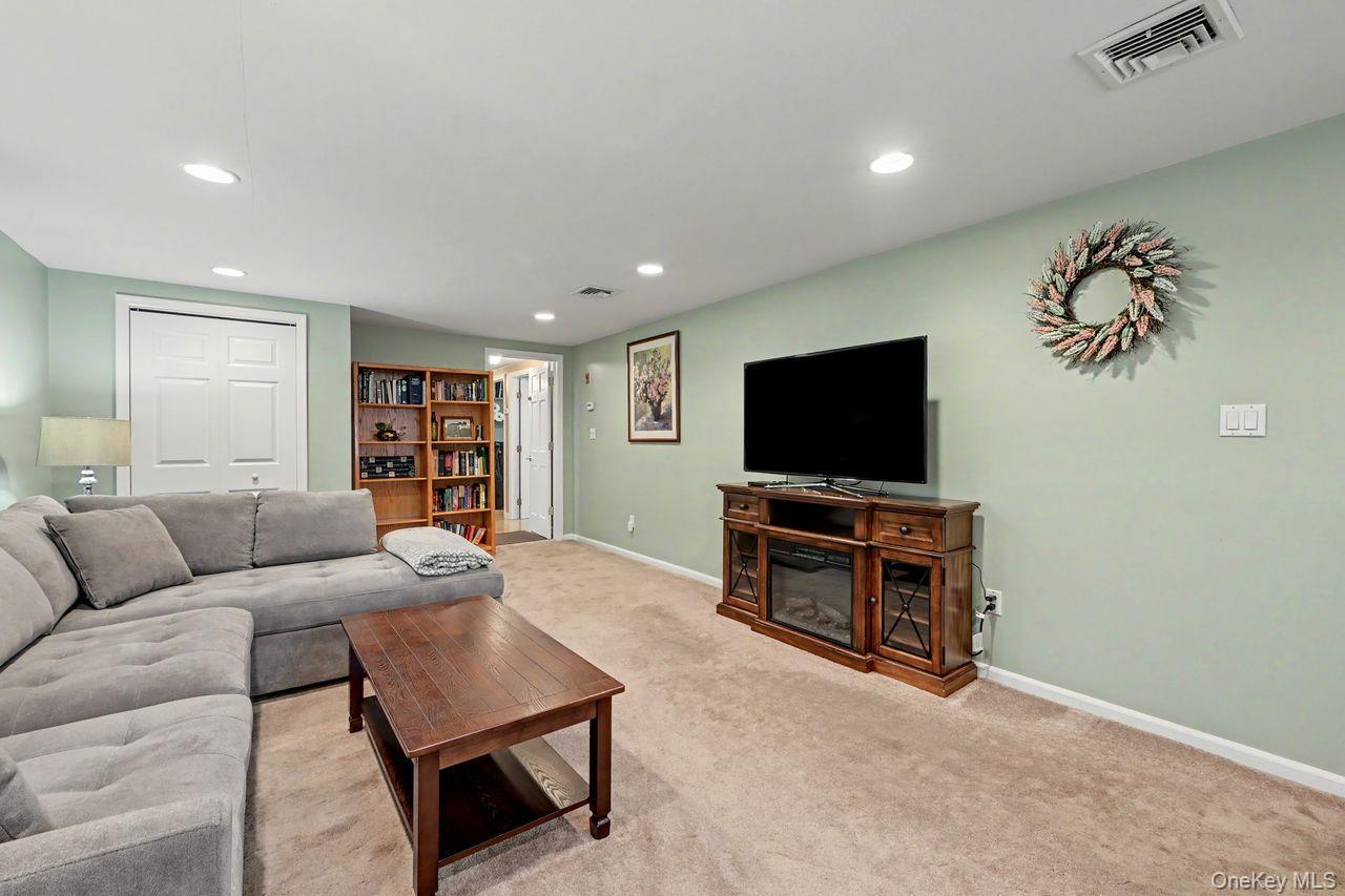 19 Lindy Drive Property Photo 31