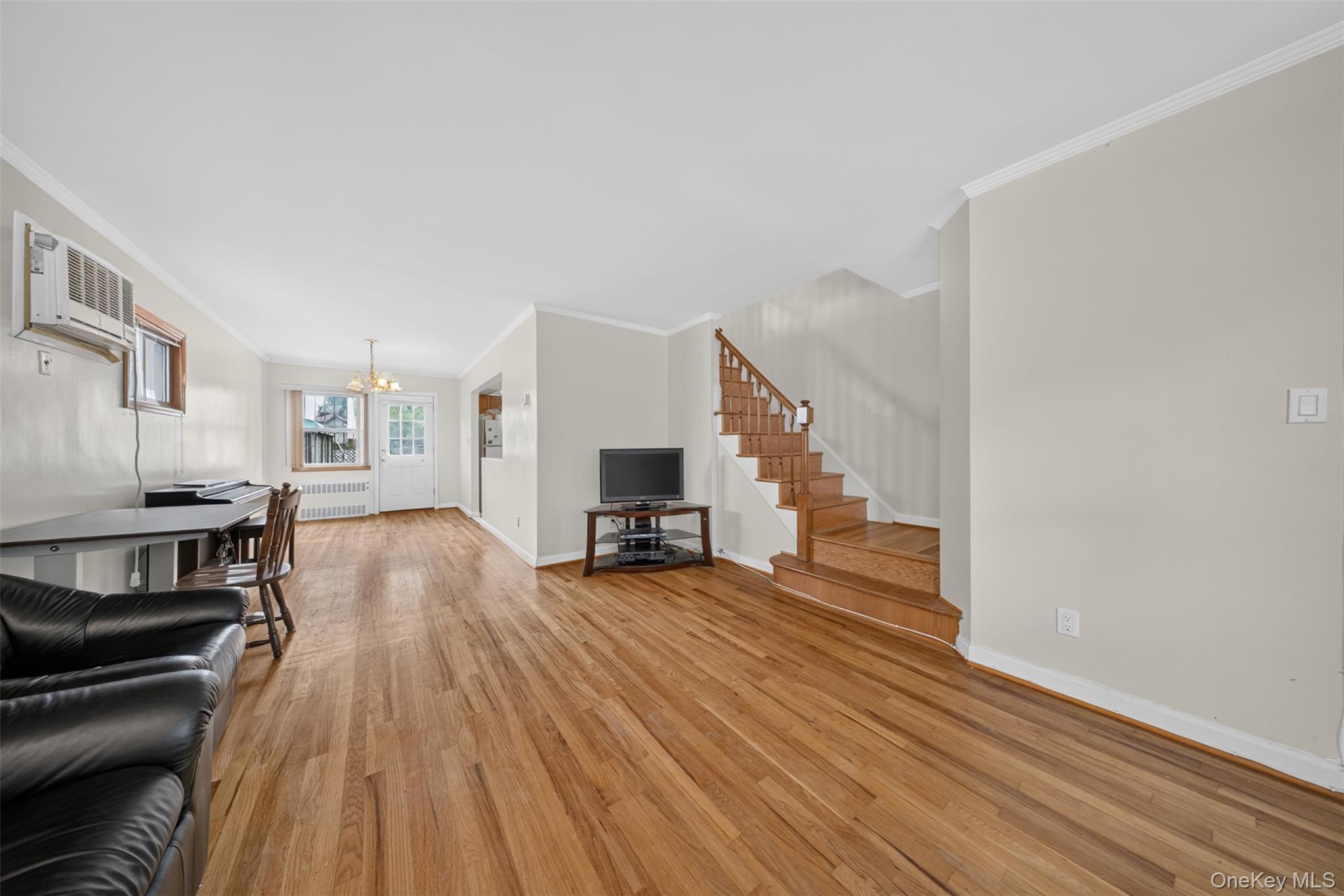 146-18 Kalmia Avenue Property Photo 4