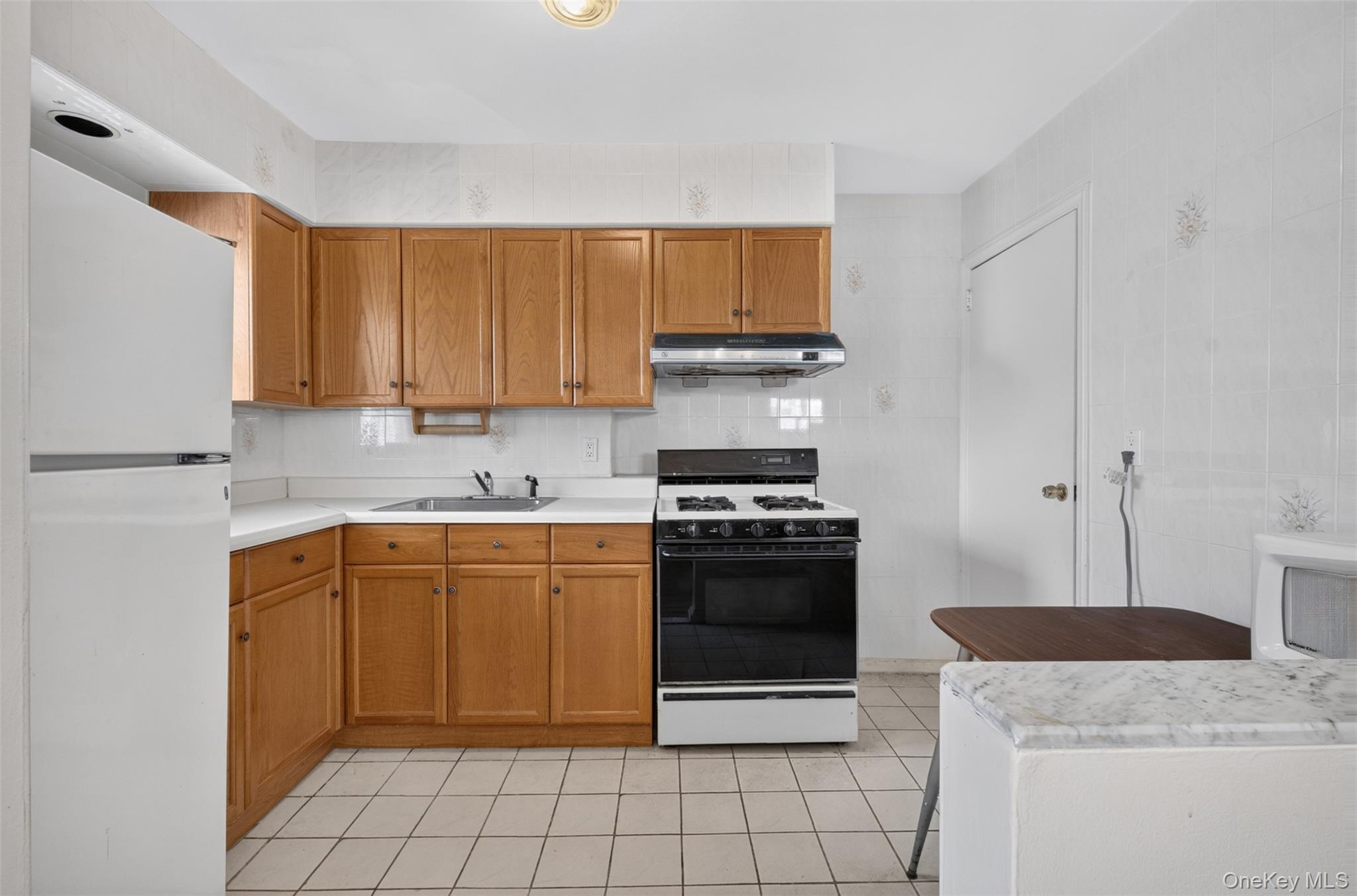 146-18 Kalmia Avenue Property Photo 9