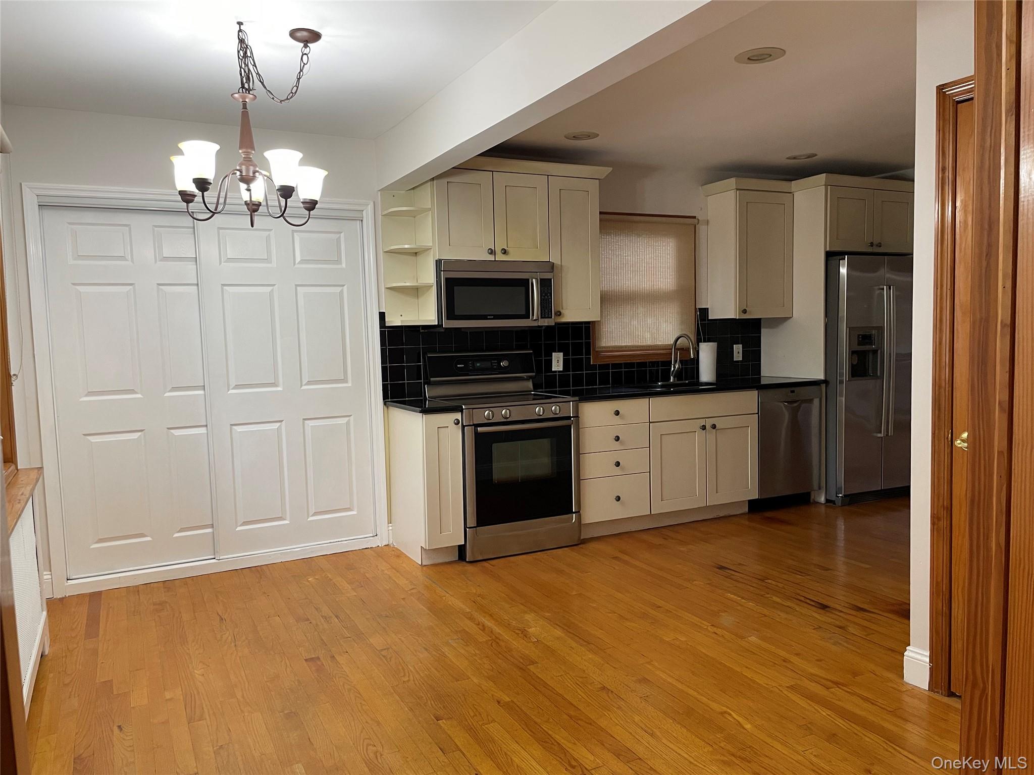 6 Dawes Avenue Property Photo 8