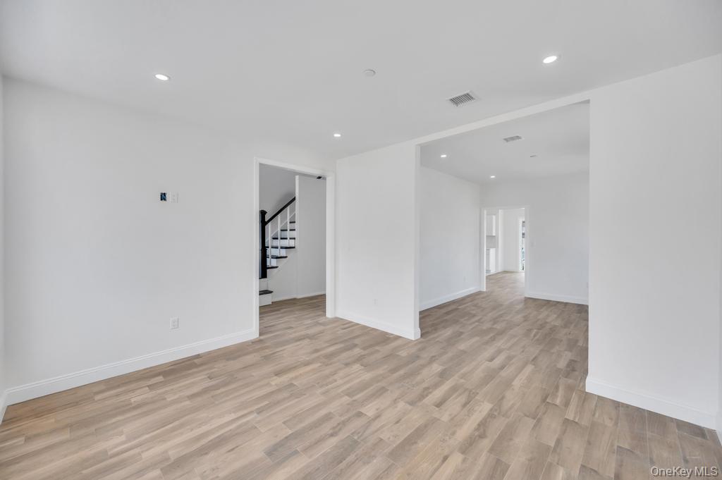 10 8th Avenue Property Photo 15