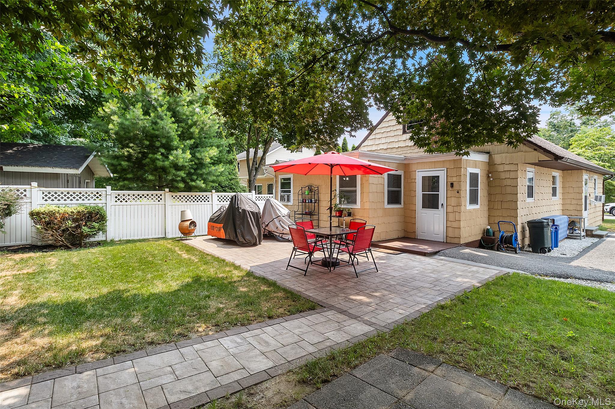 23 Gates Avenue Property Photo 1
