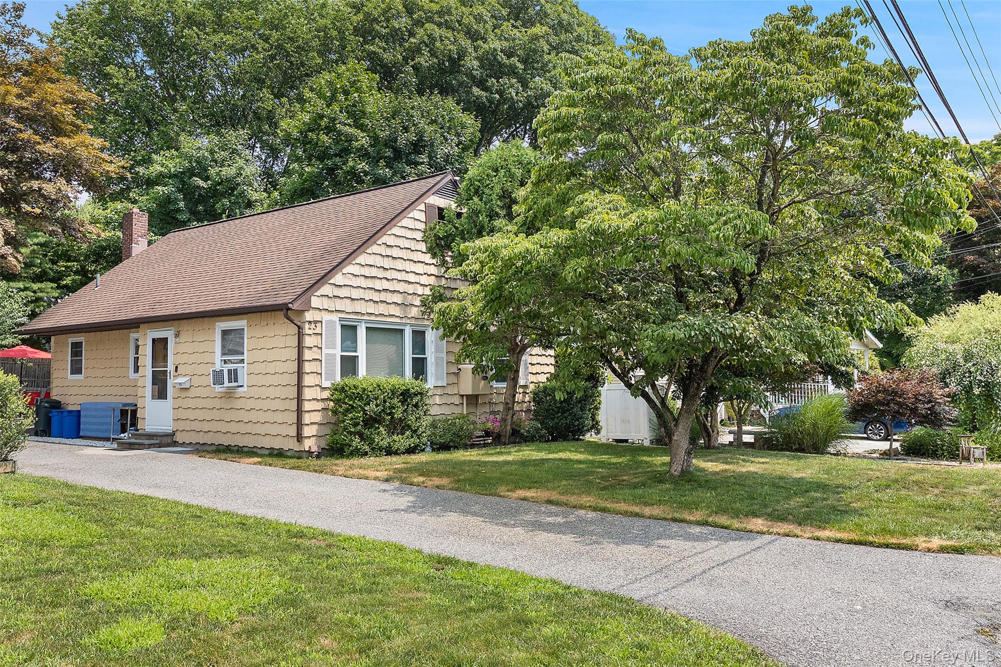 23 Gates Avenue Property Photo 2