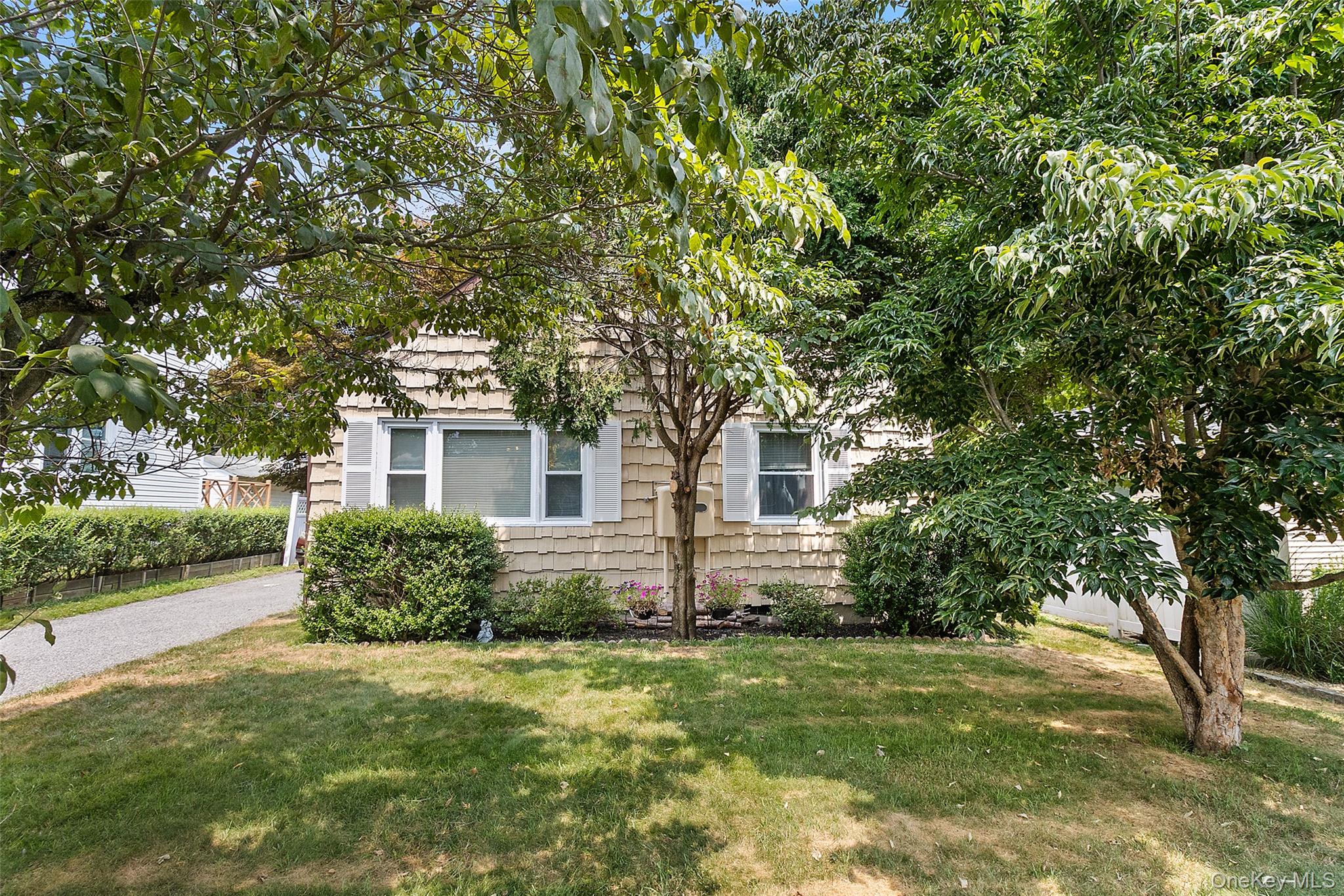 23 Gates Avenue Property Photo 3