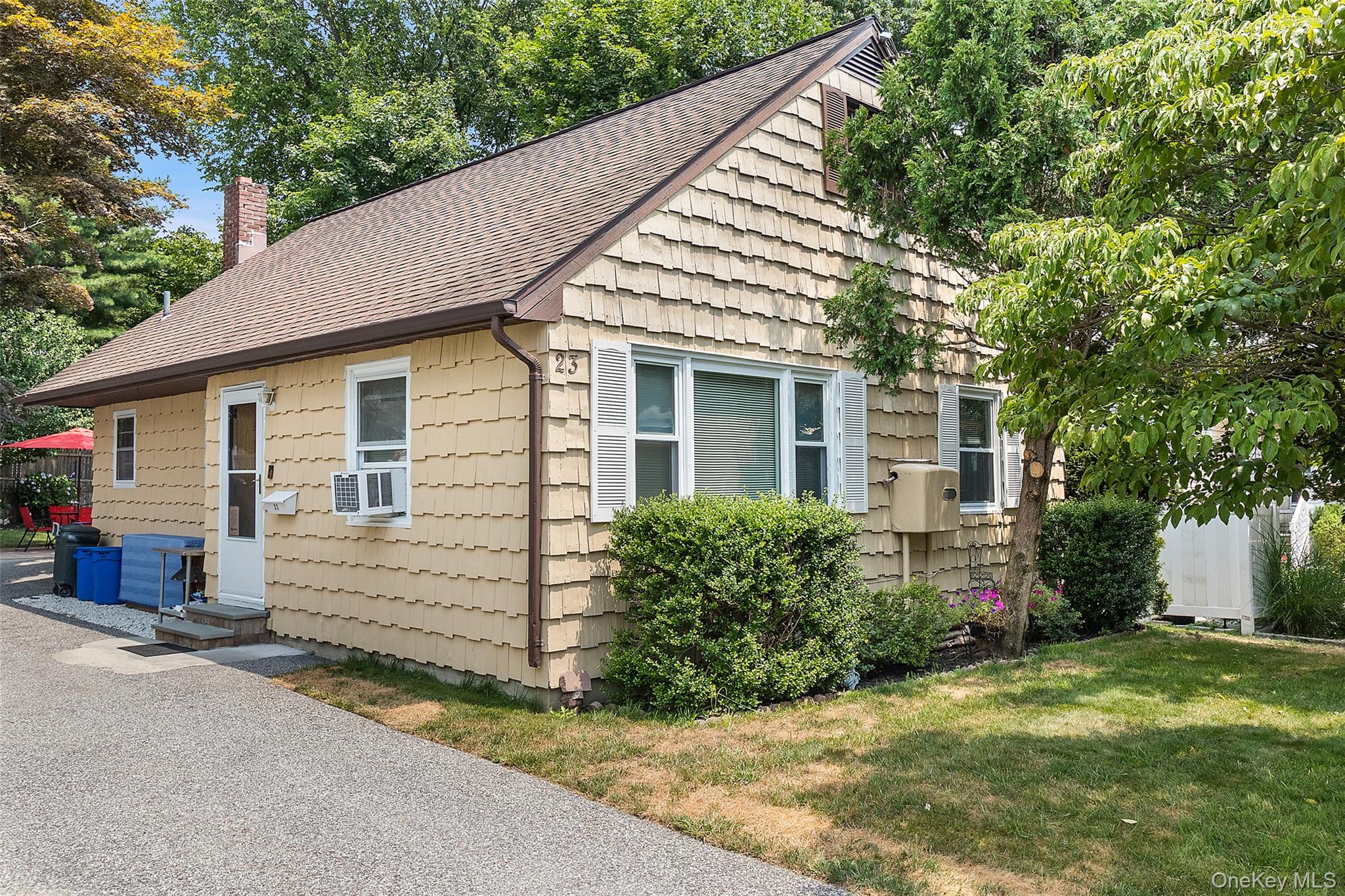 23 Gates Avenue Property Photo 5