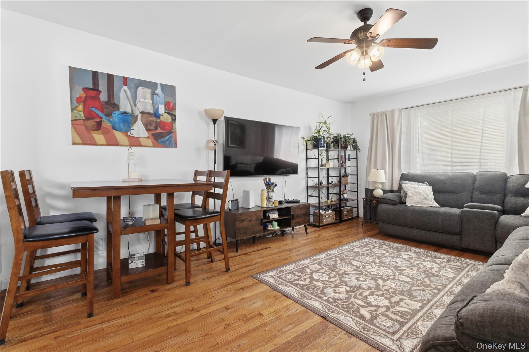 23 Gates Avenue Property Photo 6