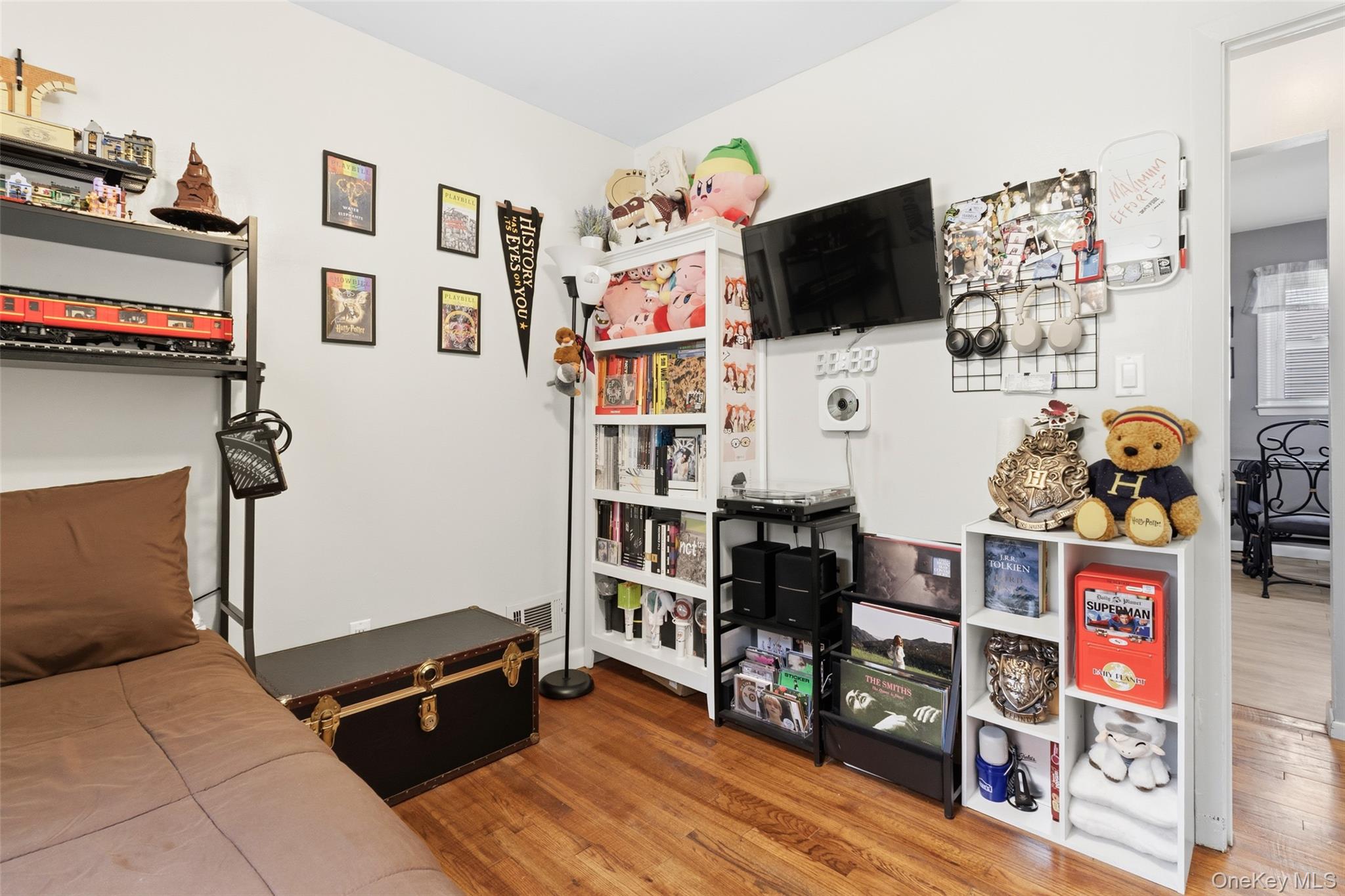 23 Gates Avenue Property Photo 22