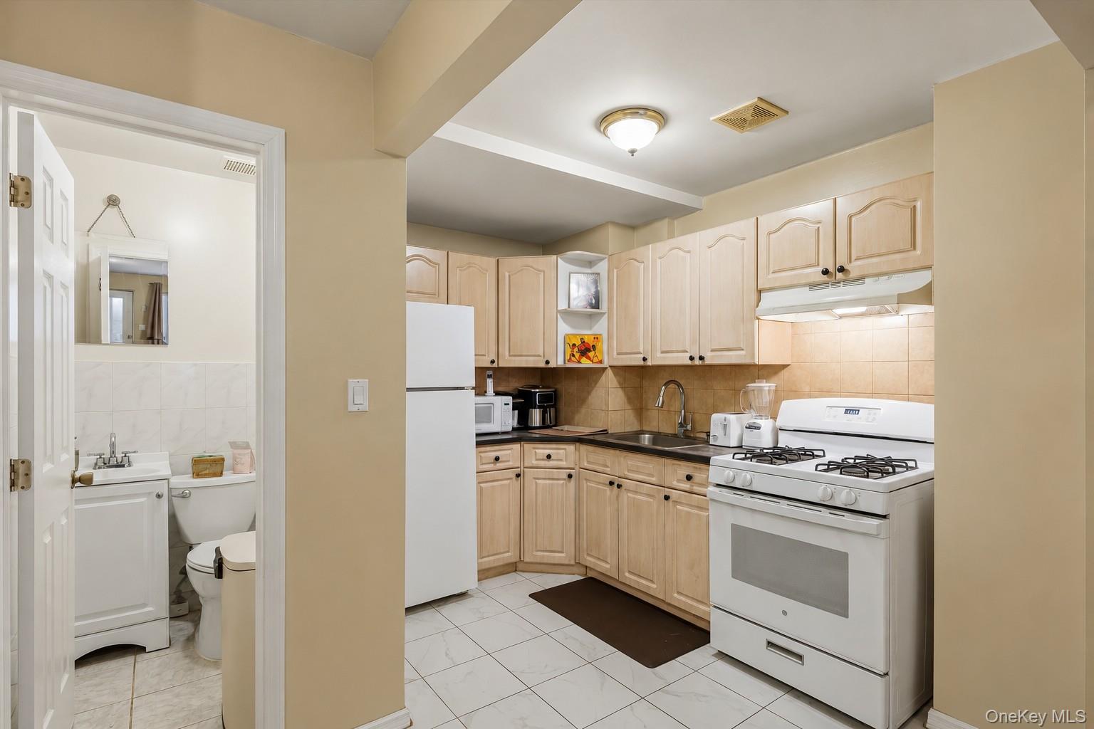 717 E 215th Street Property Photo 15