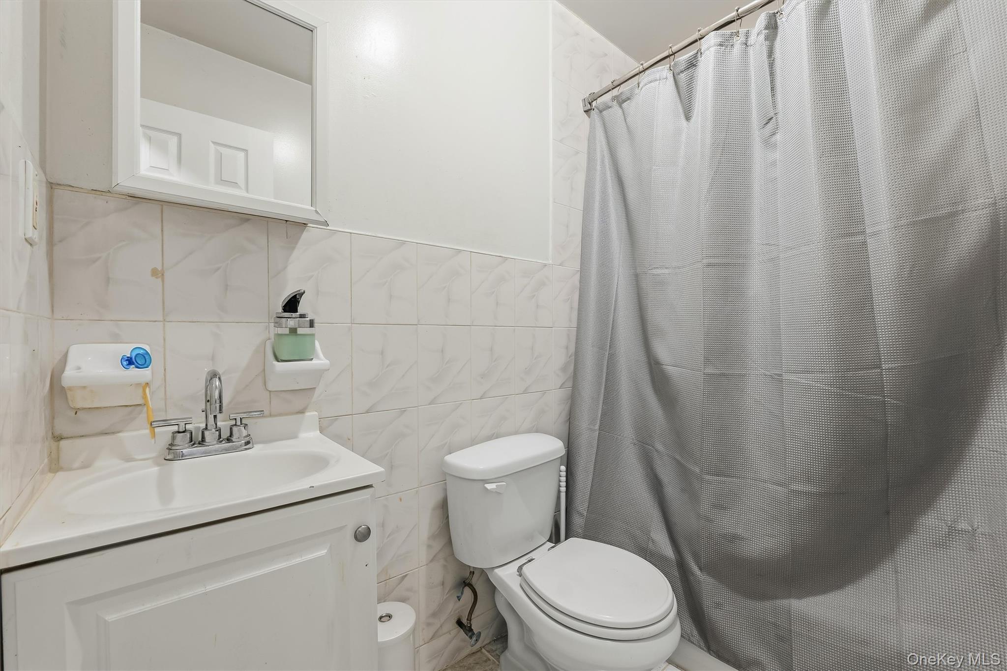 717 E 215th Street Property Photo 17