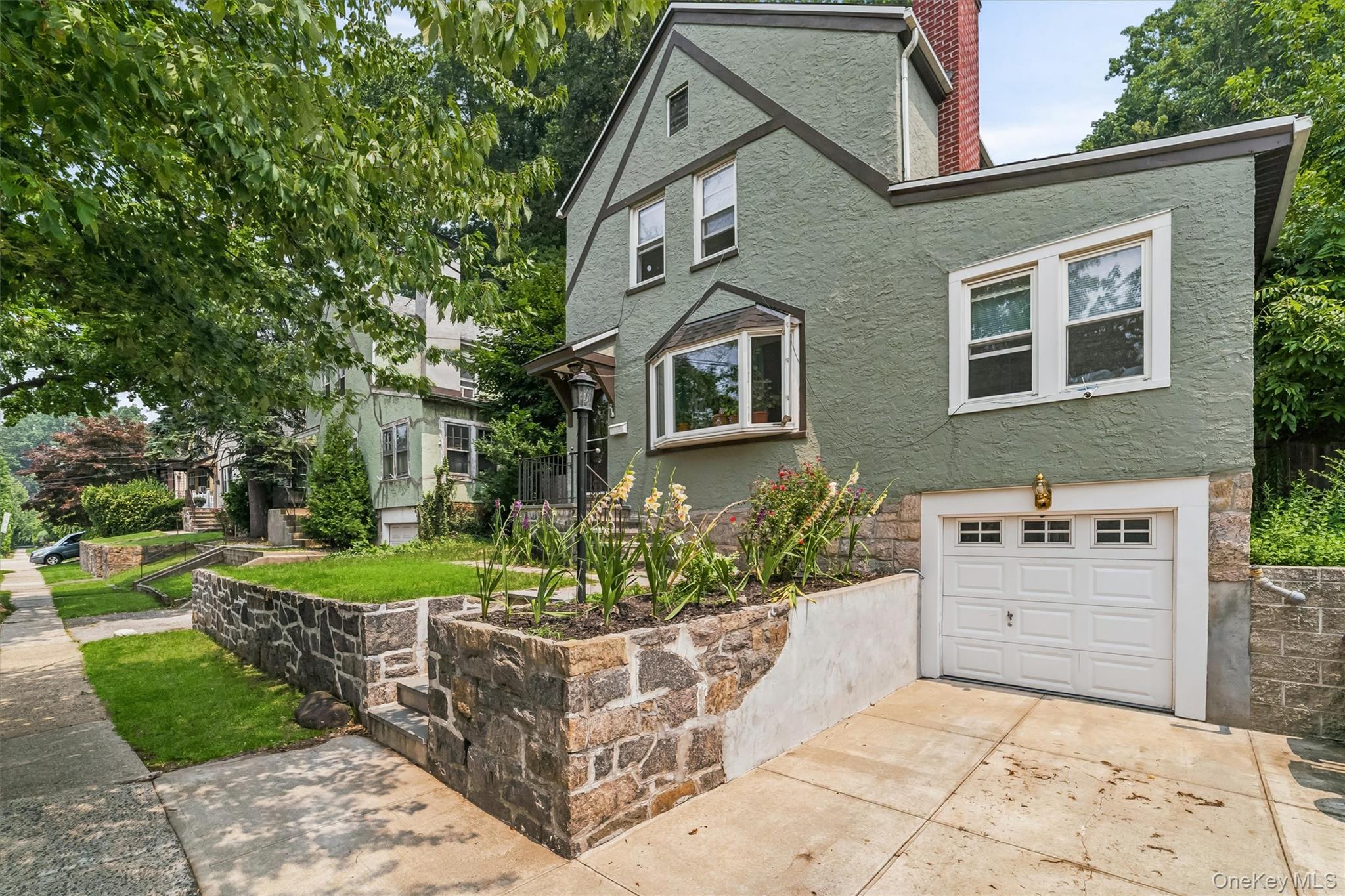 218 Sedgwick Avenue Property Photo 1