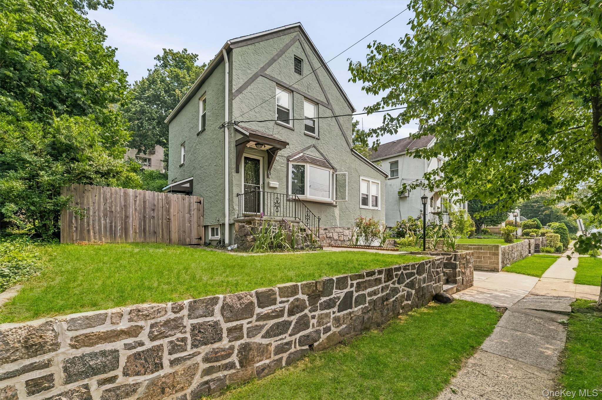 218 Sedgwick Avenue Property Photo 3