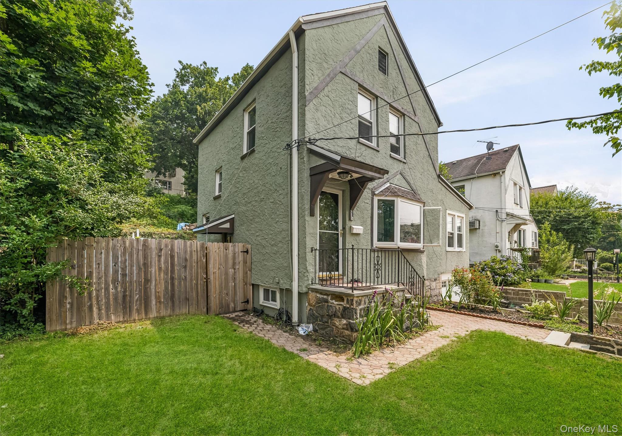 218 Sedgwick Avenue Property Photo 6