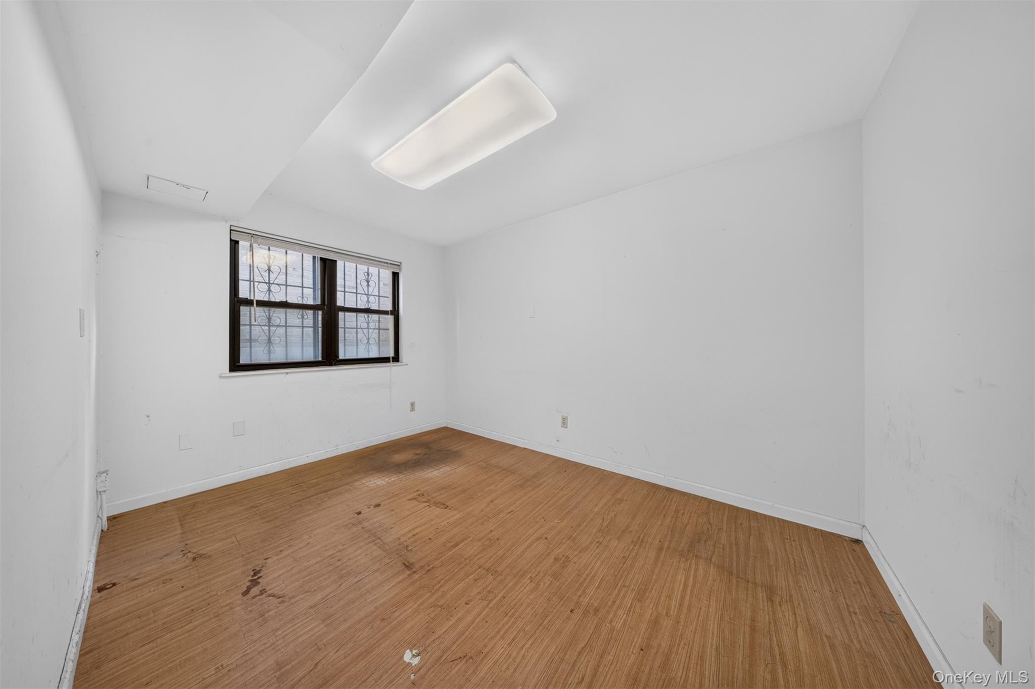 143-27 Roosevelt Avenue Property Photo 6