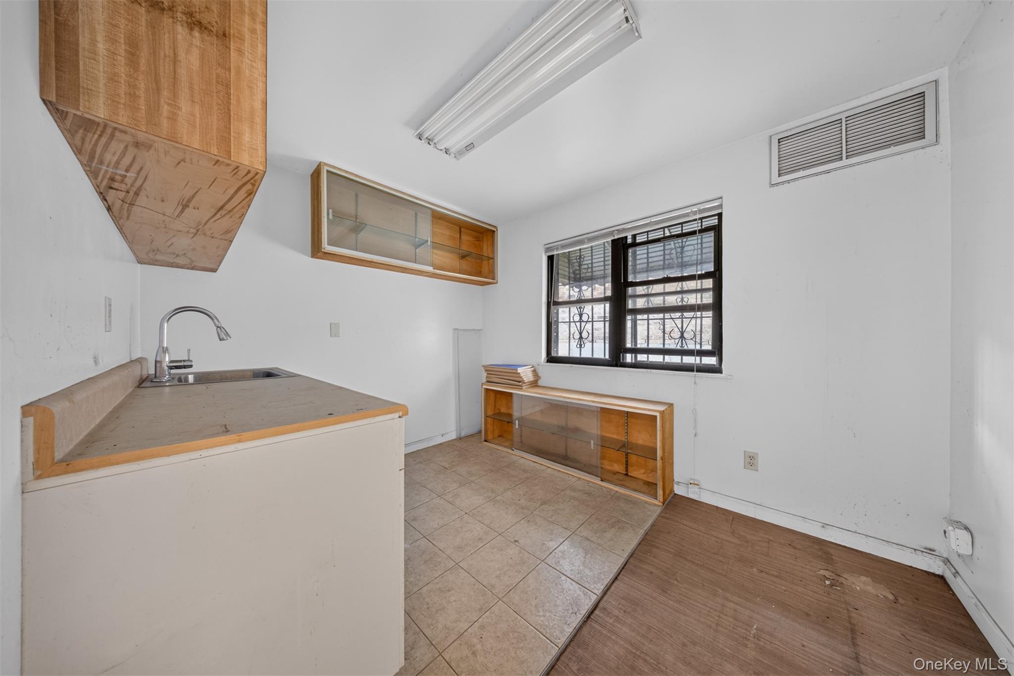 143-27 Roosevelt Avenue Property Photo 7