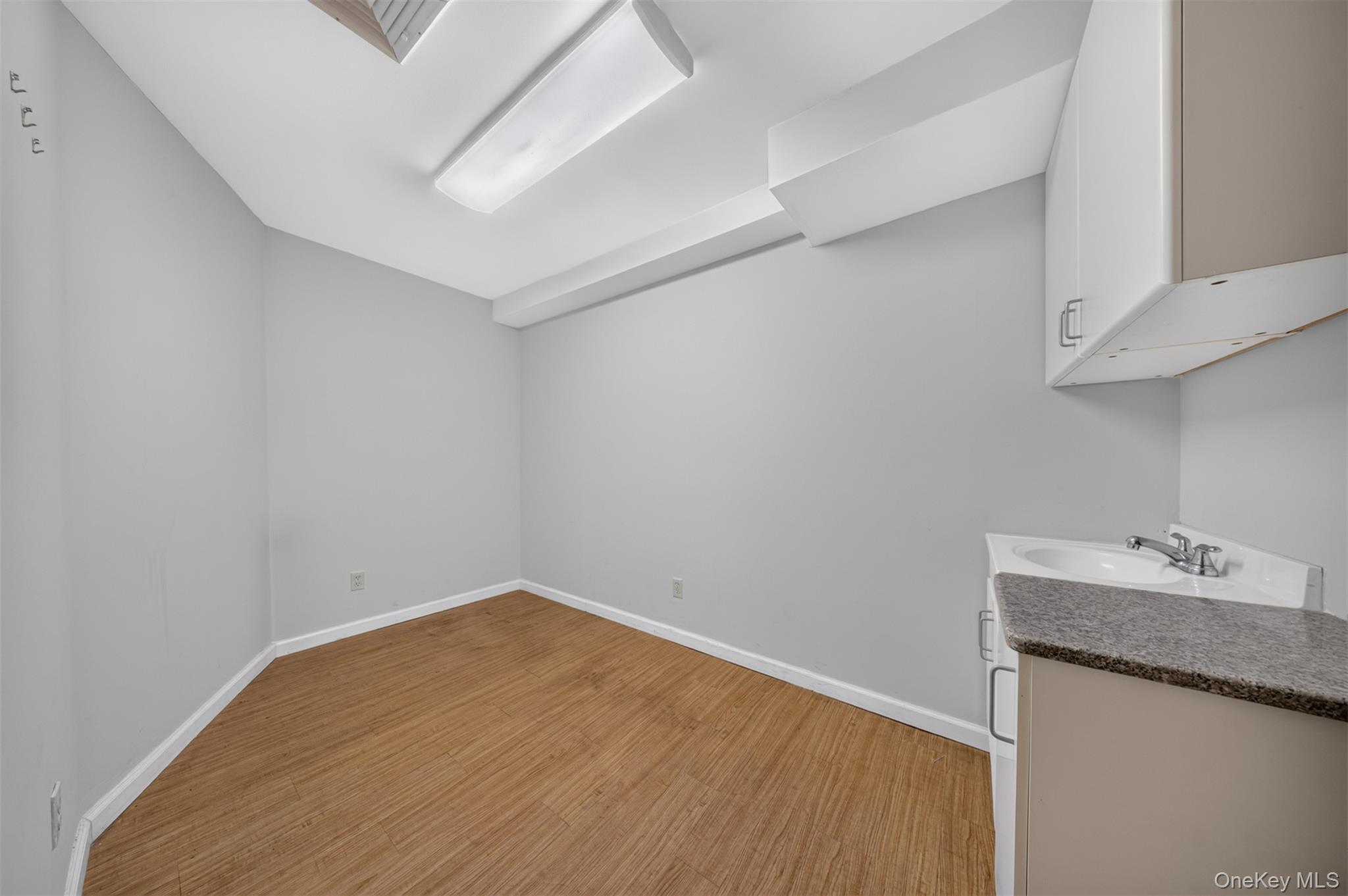 143-27 Roosevelt Avenue Property Photo 9