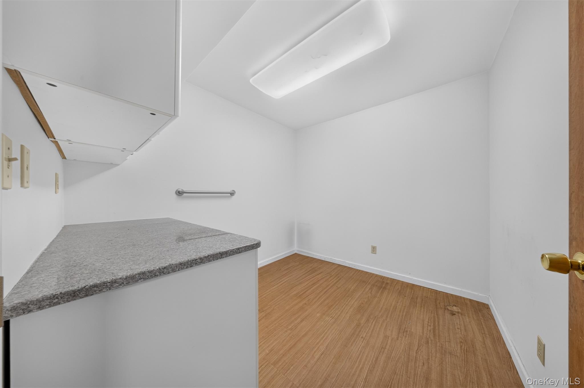 143-27 Roosevelt Avenue Property Photo 10