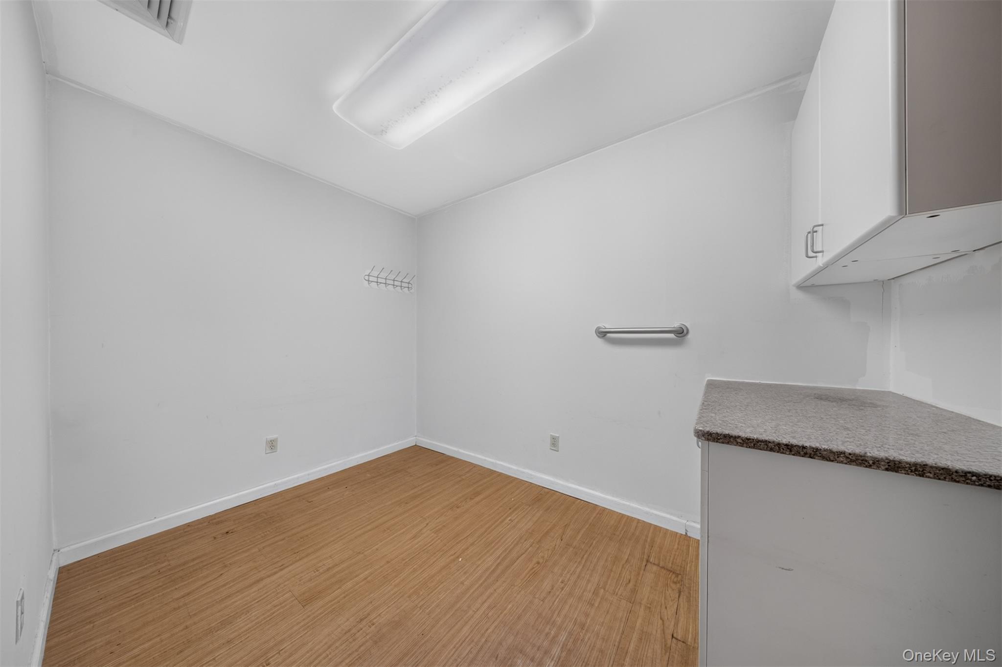 143-27 Roosevelt Avenue Property Photo 11
