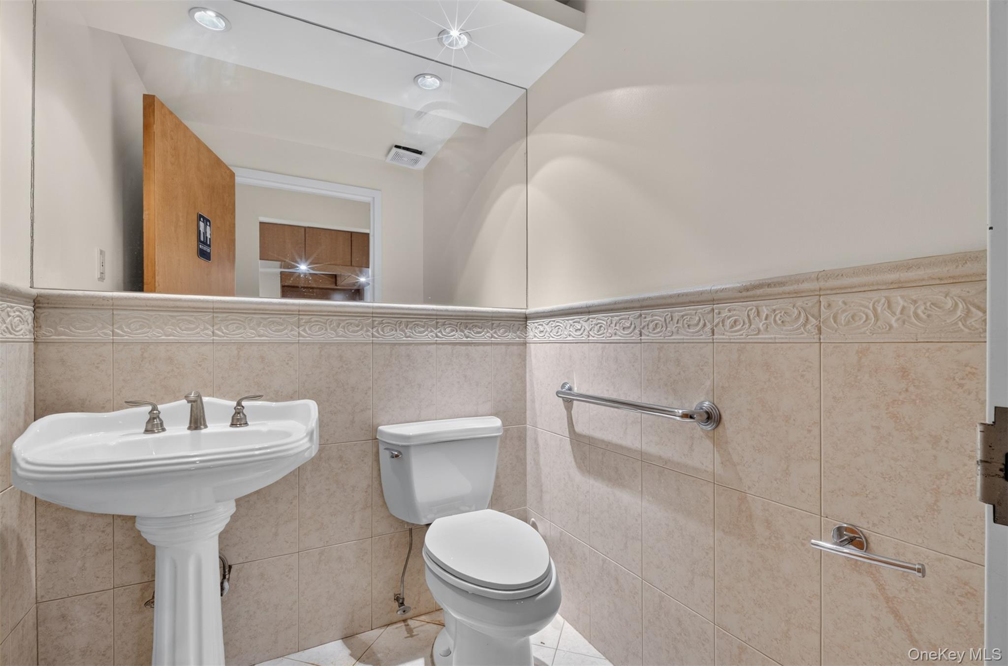 143-27 Roosevelt Avenue Property Photo 12