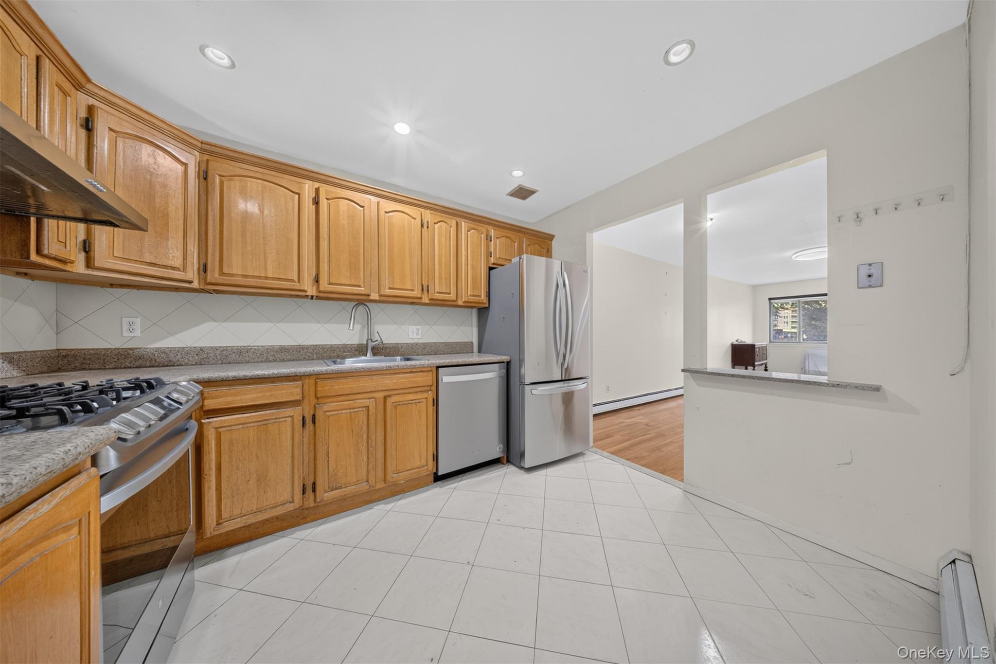 143-27 Roosevelt Avenue Property Photo 21