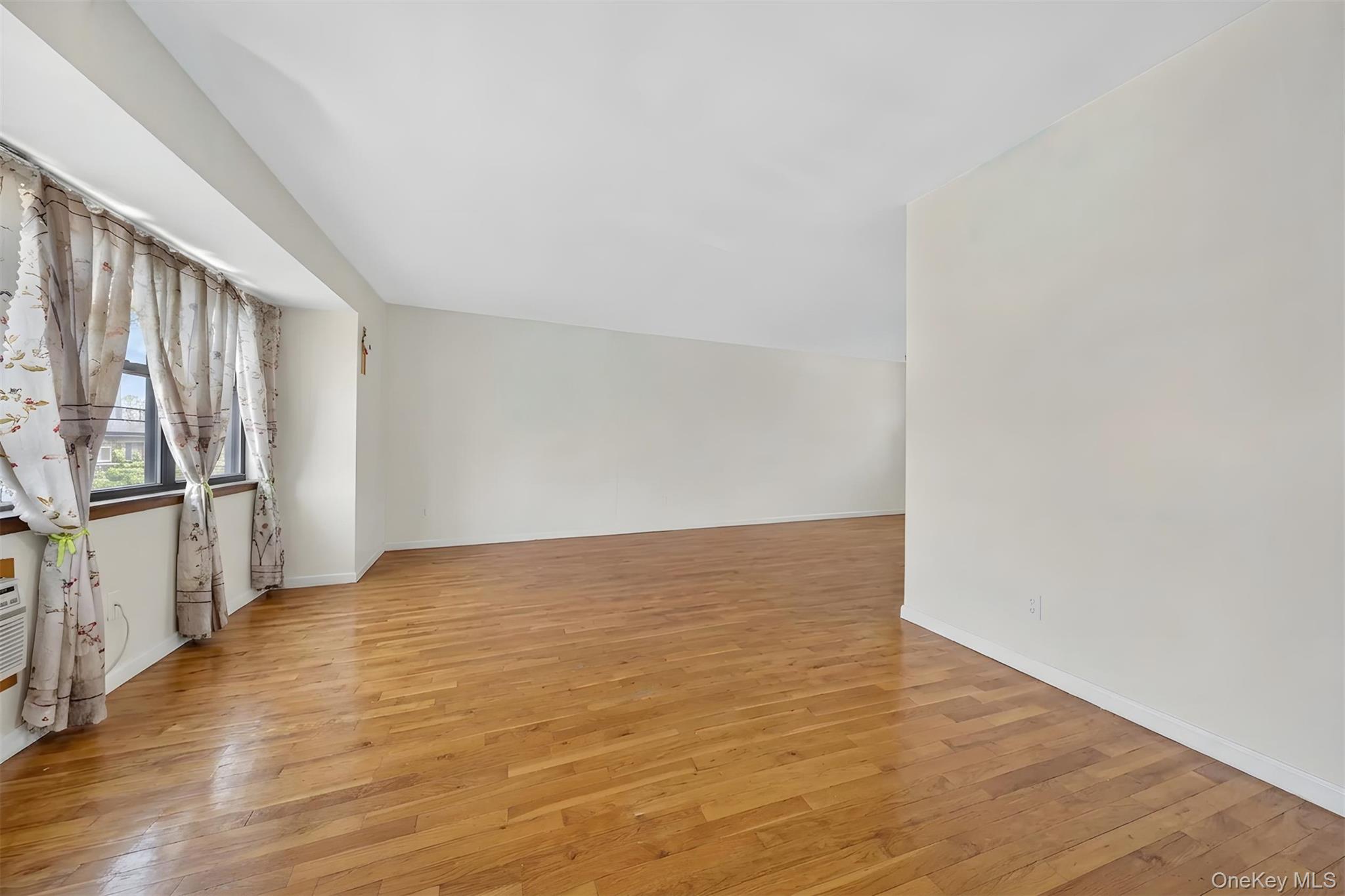 143-27 Roosevelt Avenue Property Photo 28