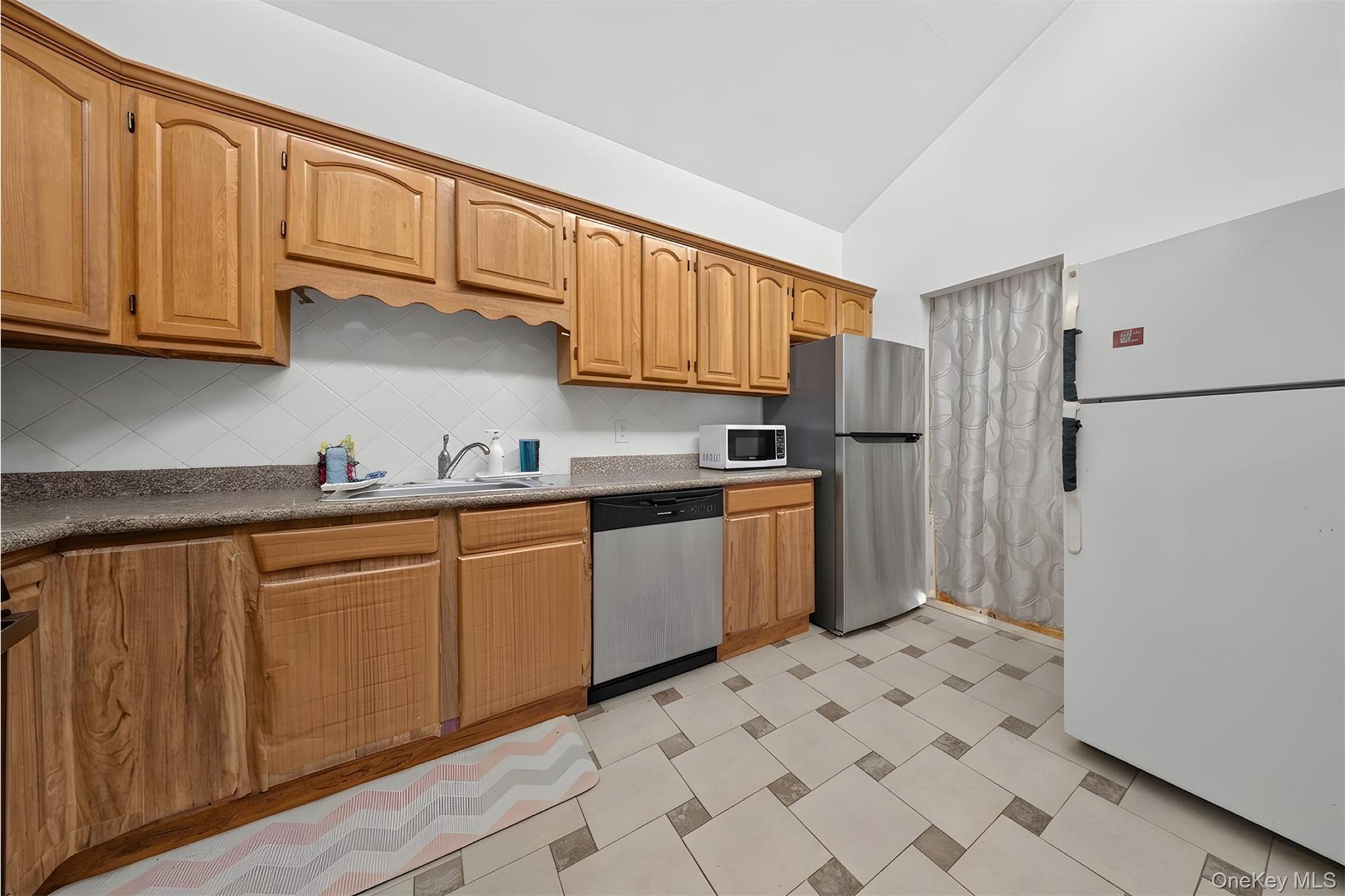 143-27 Roosevelt Avenue Property Photo 31