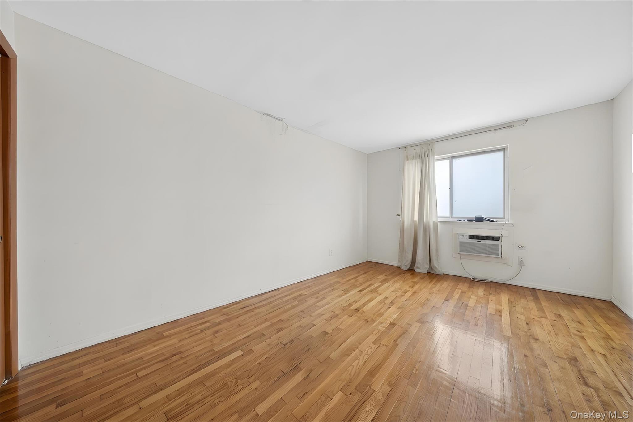 143-27 Roosevelt Avenue Property Photo 33
