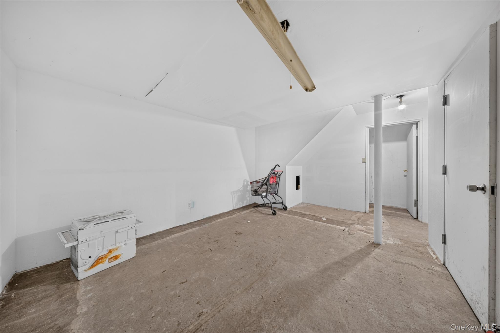 143-27 Roosevelt Avenue Property Photo 40