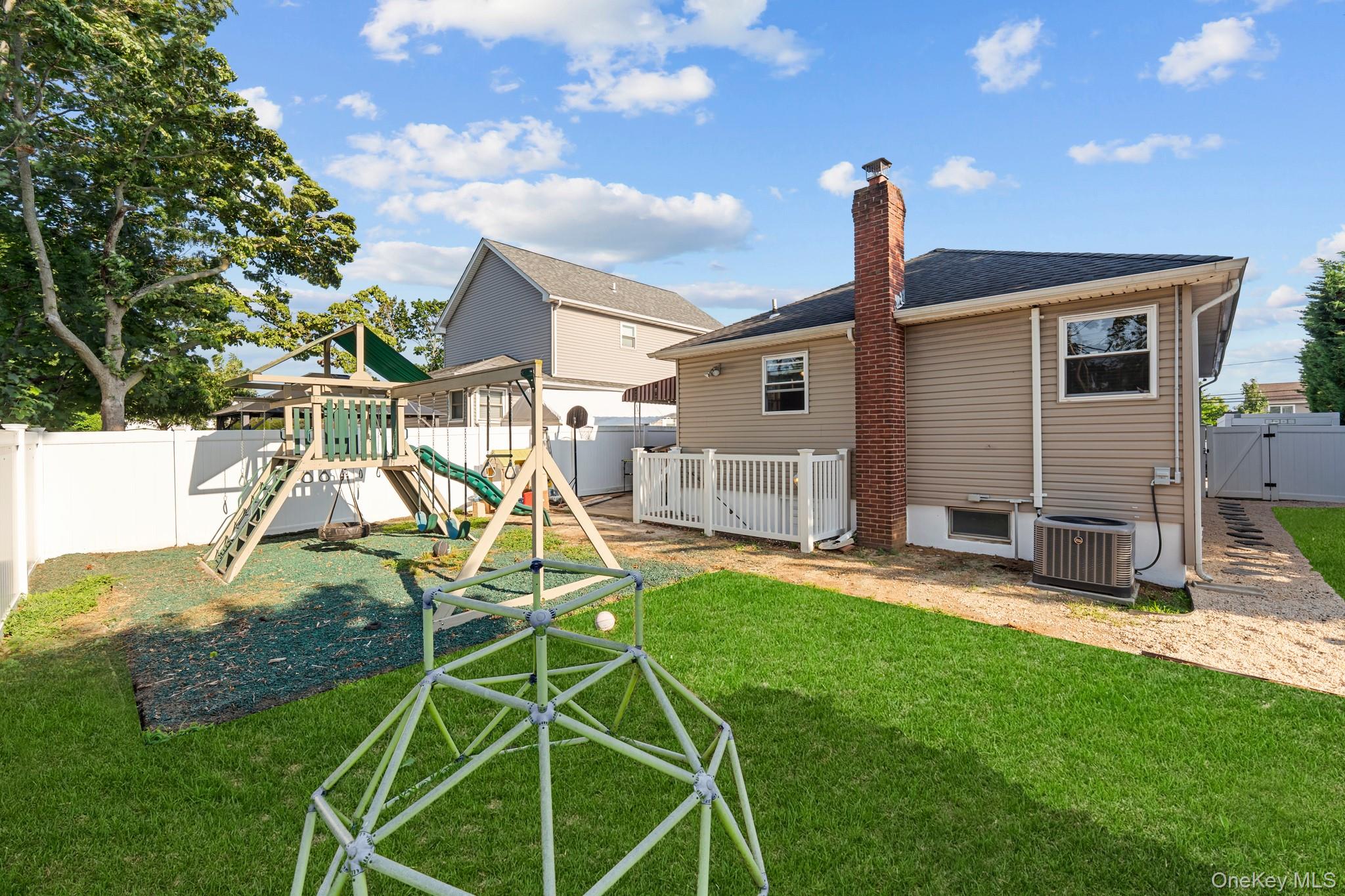 30 44th Street Property Photo 28
