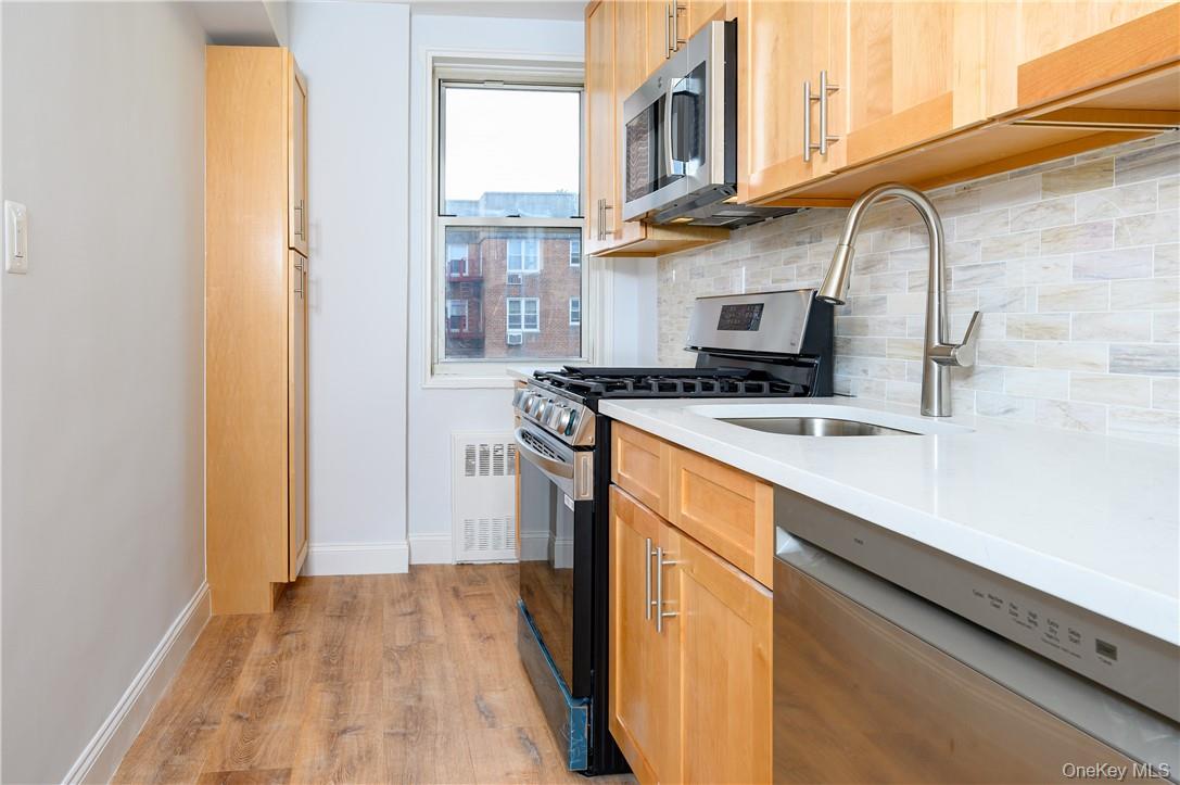 3 Sadore Lane 6m Property Photo 2