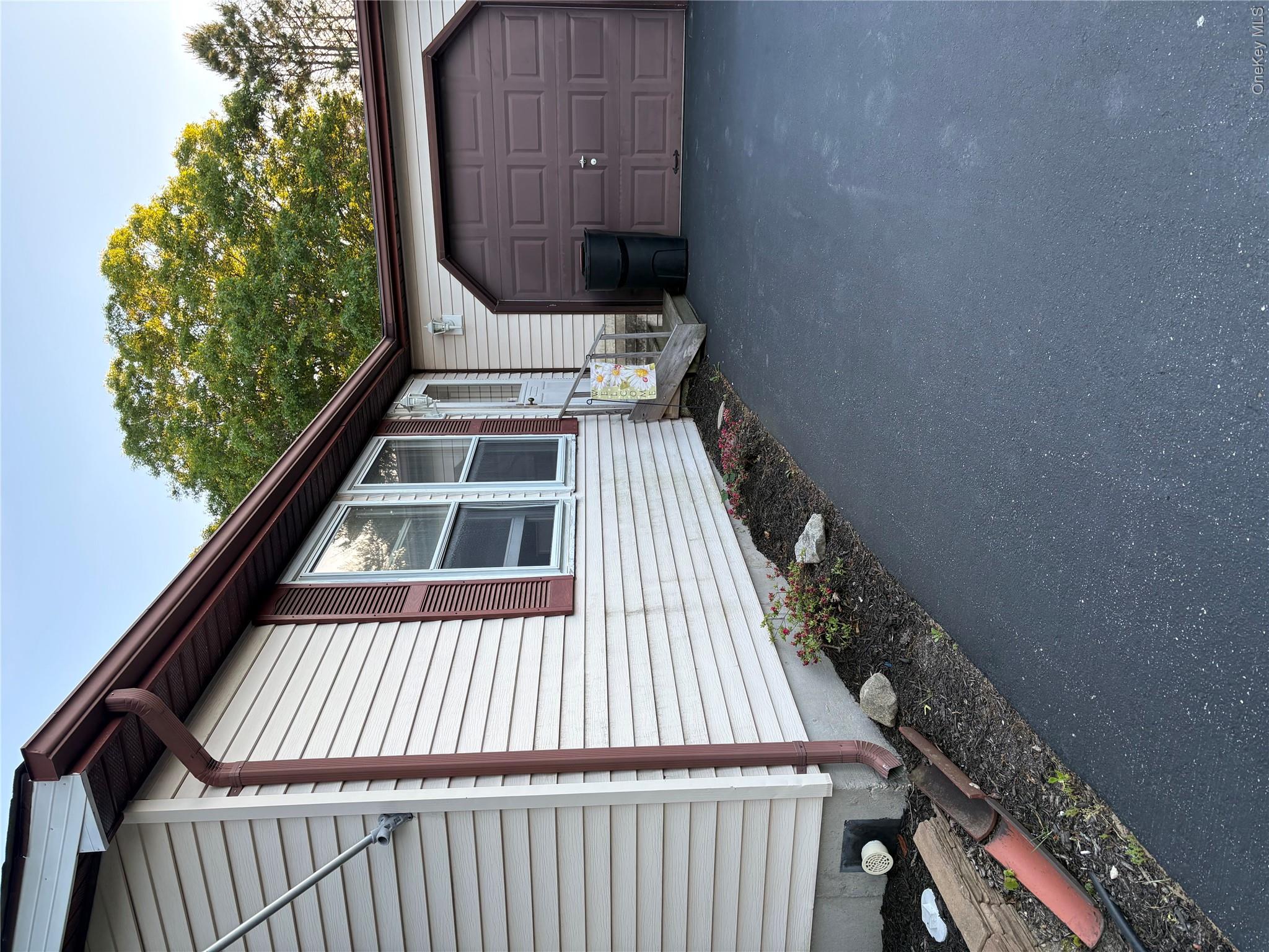 89 Village Circle Property Photo 1