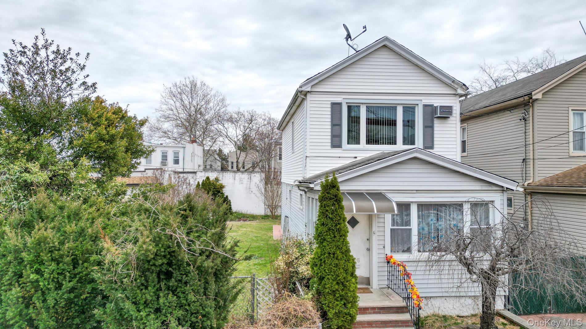 7025 71st Place Property Photo 1