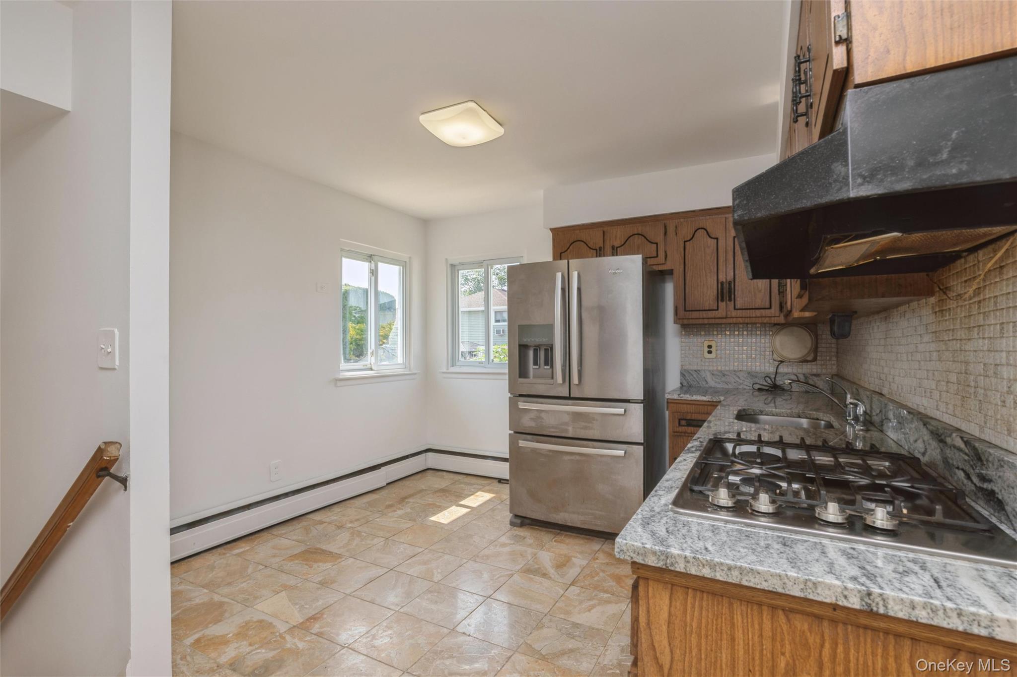 258 Aster Street Property Photo 8