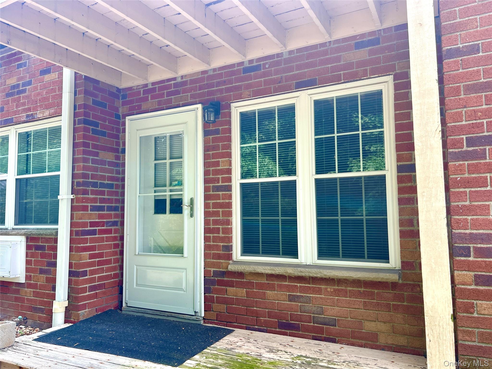 4 Colonial Road 100 Property Photo 1