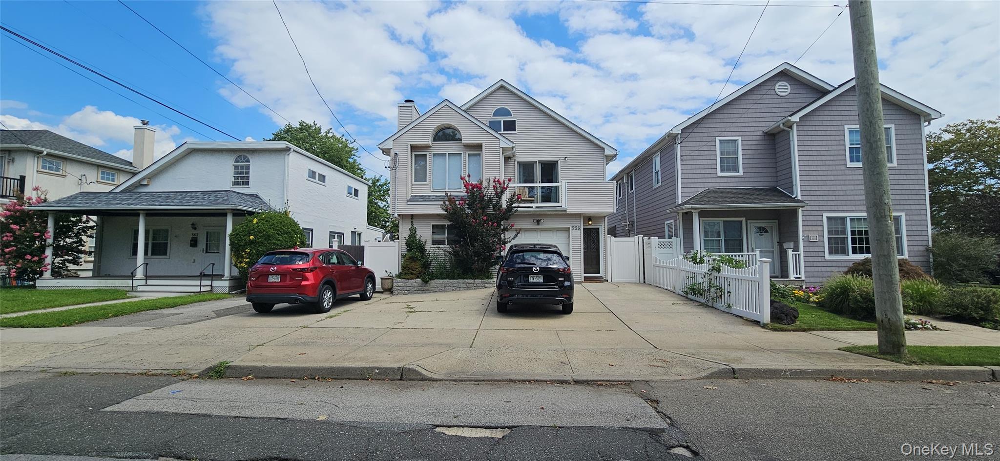 558 Lincoln Boulevard Property Photo 2