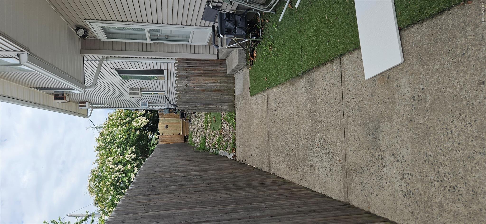 558 Lincoln Boulevard Property Photo 9