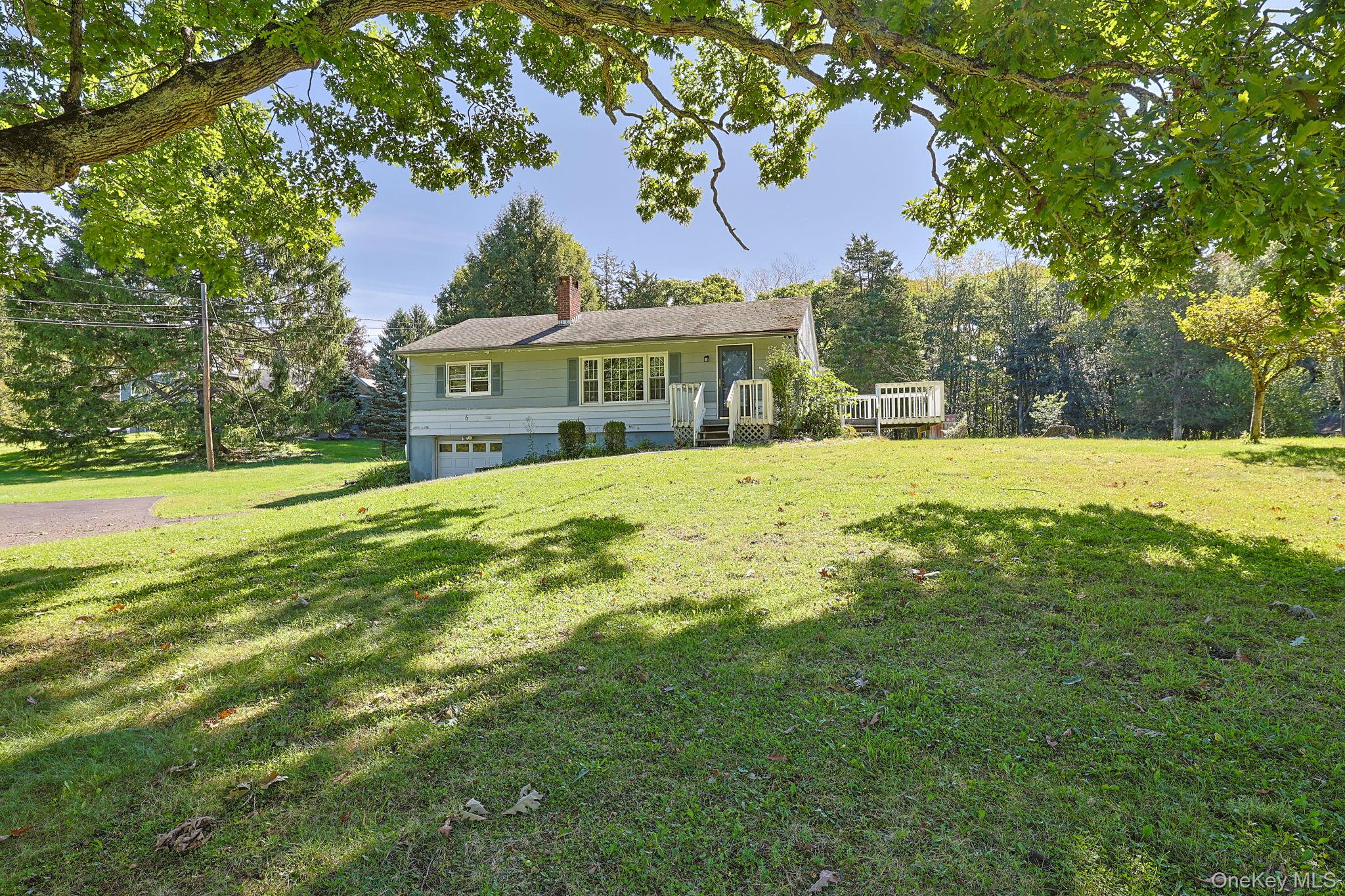 6 White Oak Terrace Property Photo 2