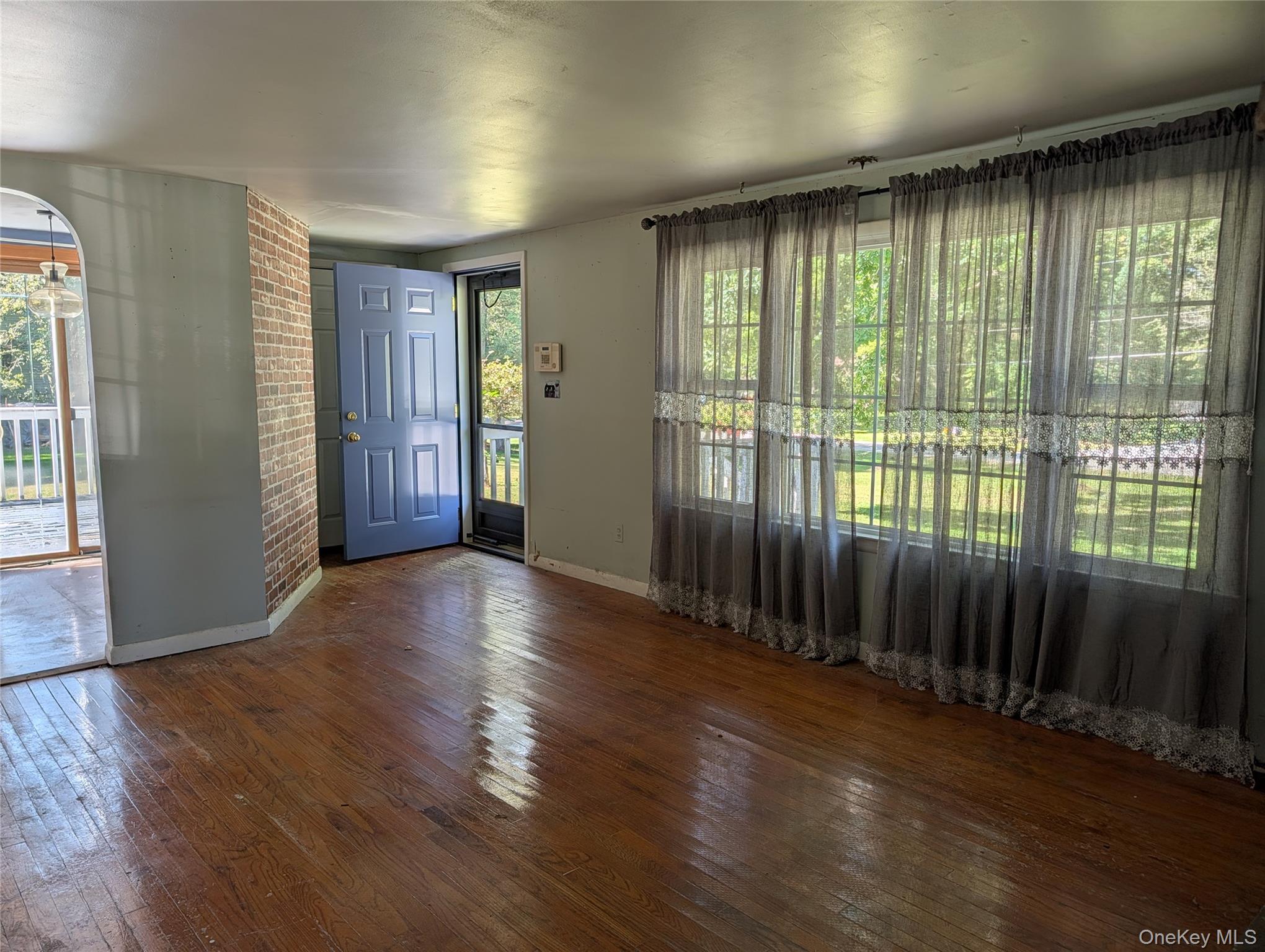 6 White Oak Terrace Property Photo 3