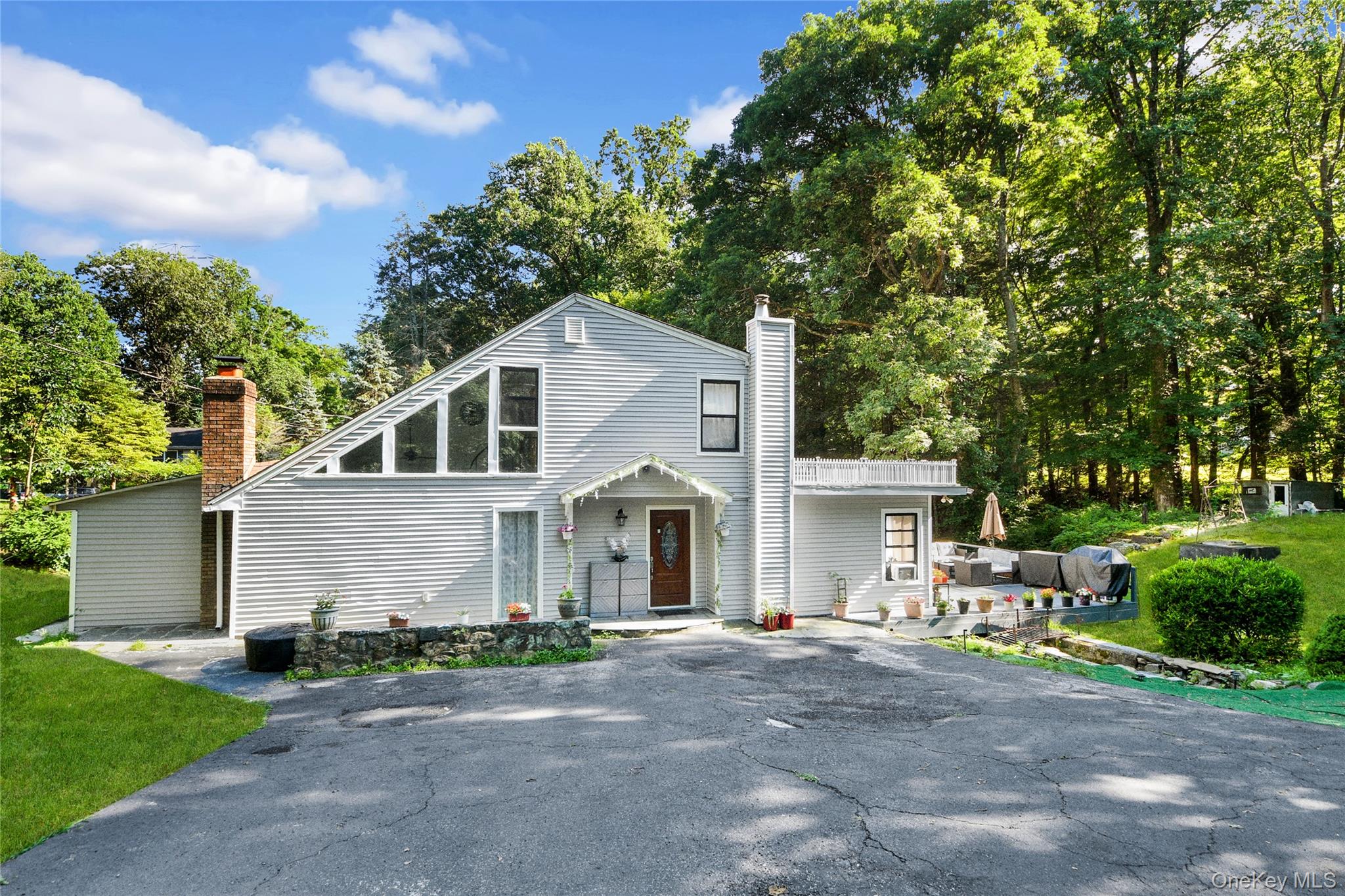 435 Birdsall Drive Property Photo 1