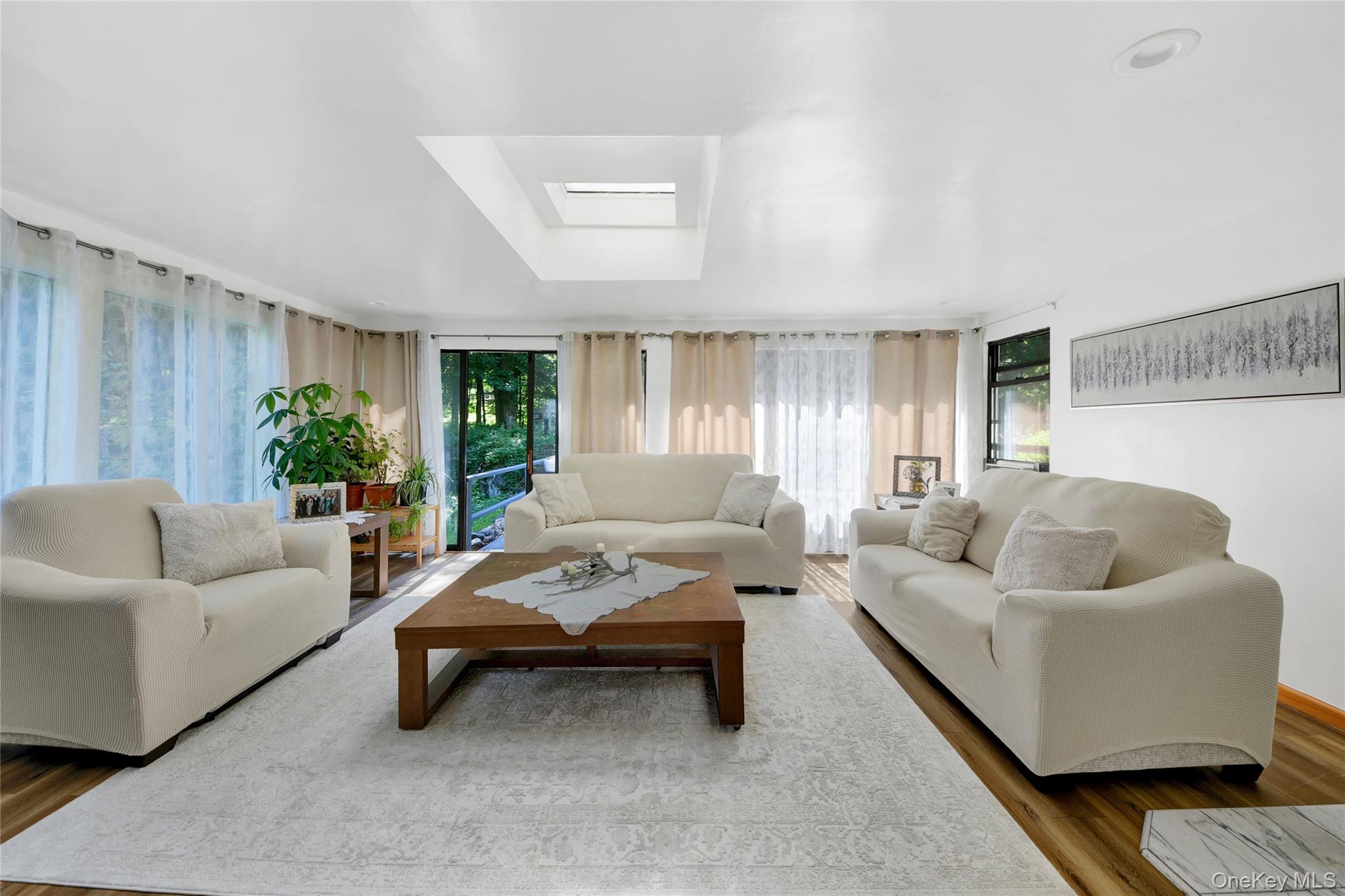 435 Birdsall Drive Property Photo 3