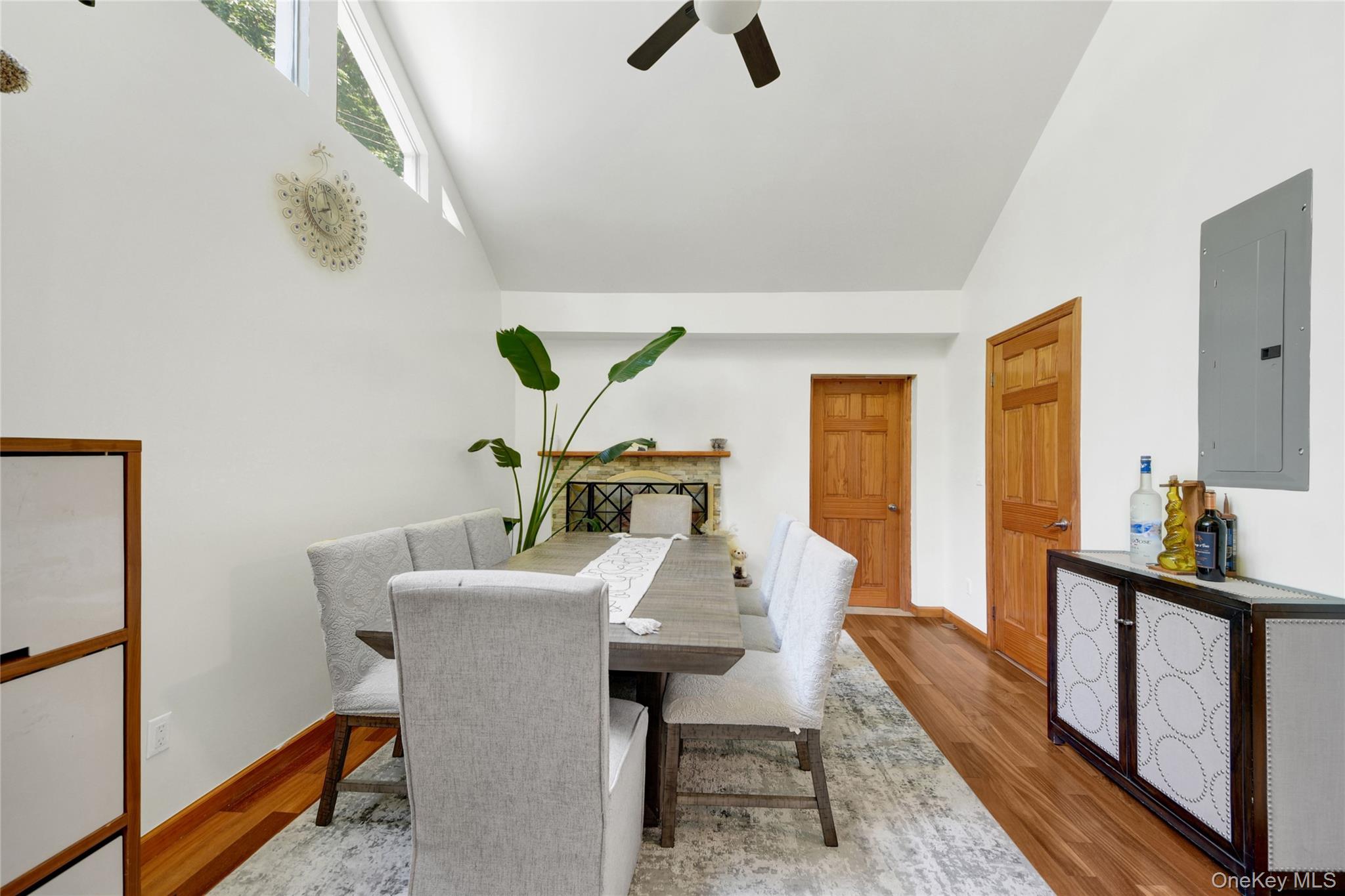 435 Birdsall Drive Property Photo 10