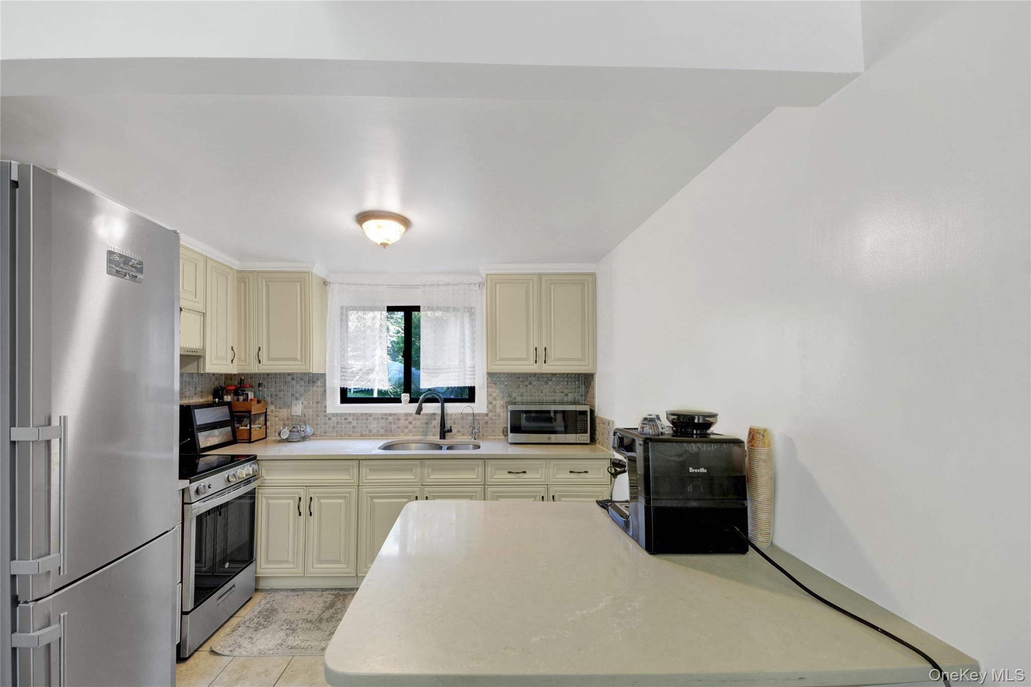 435 Birdsall Drive Property Photo 12