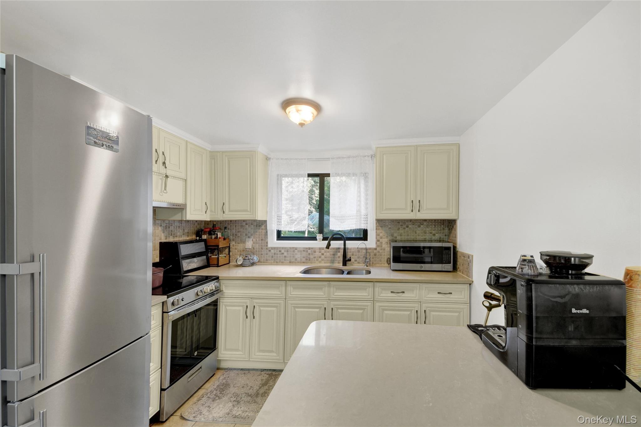 435 Birdsall Drive Property Photo 13