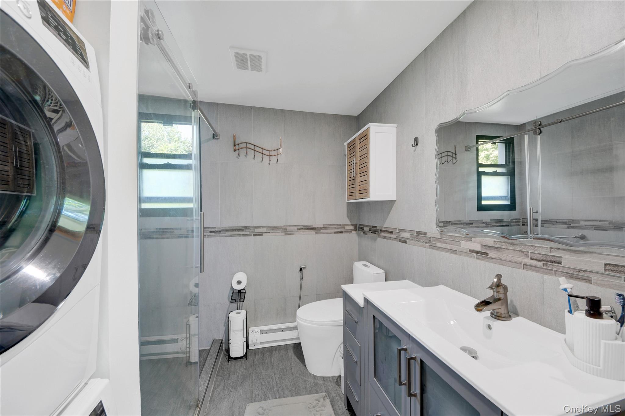 435 Birdsall Drive Property Photo 16