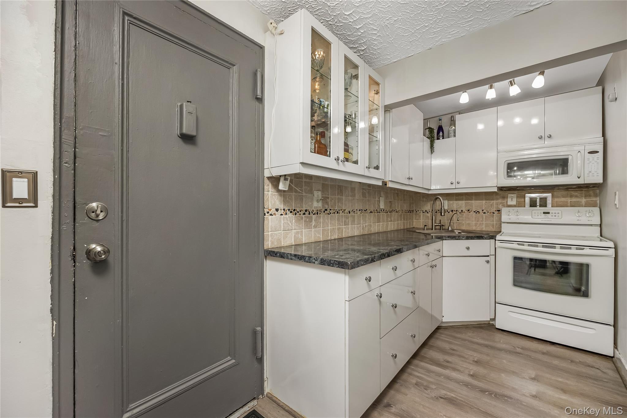 222 Smith Street 1b Property Photo 5