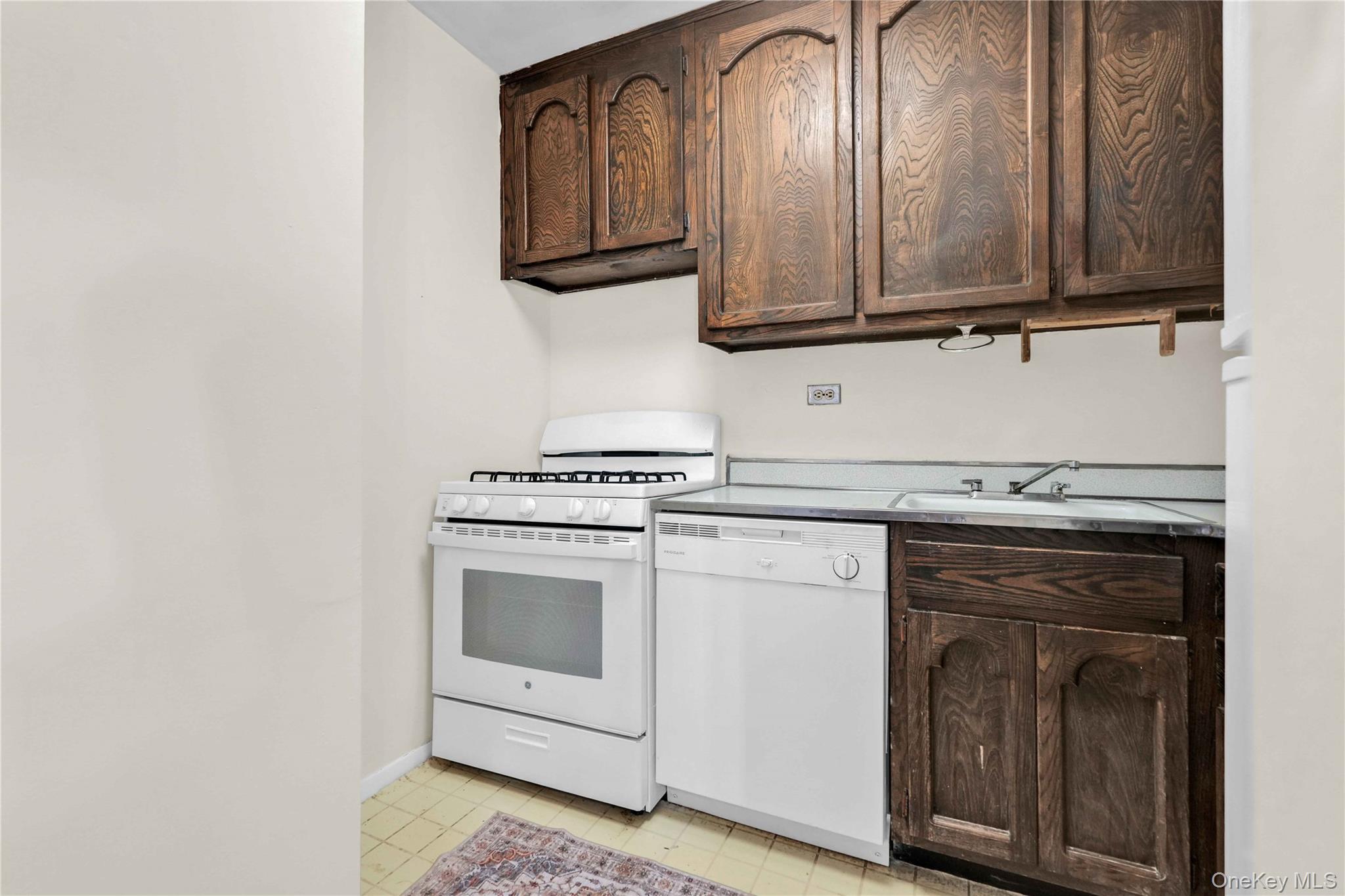 175-20 Wexford Terrace 10a Property Photo 8